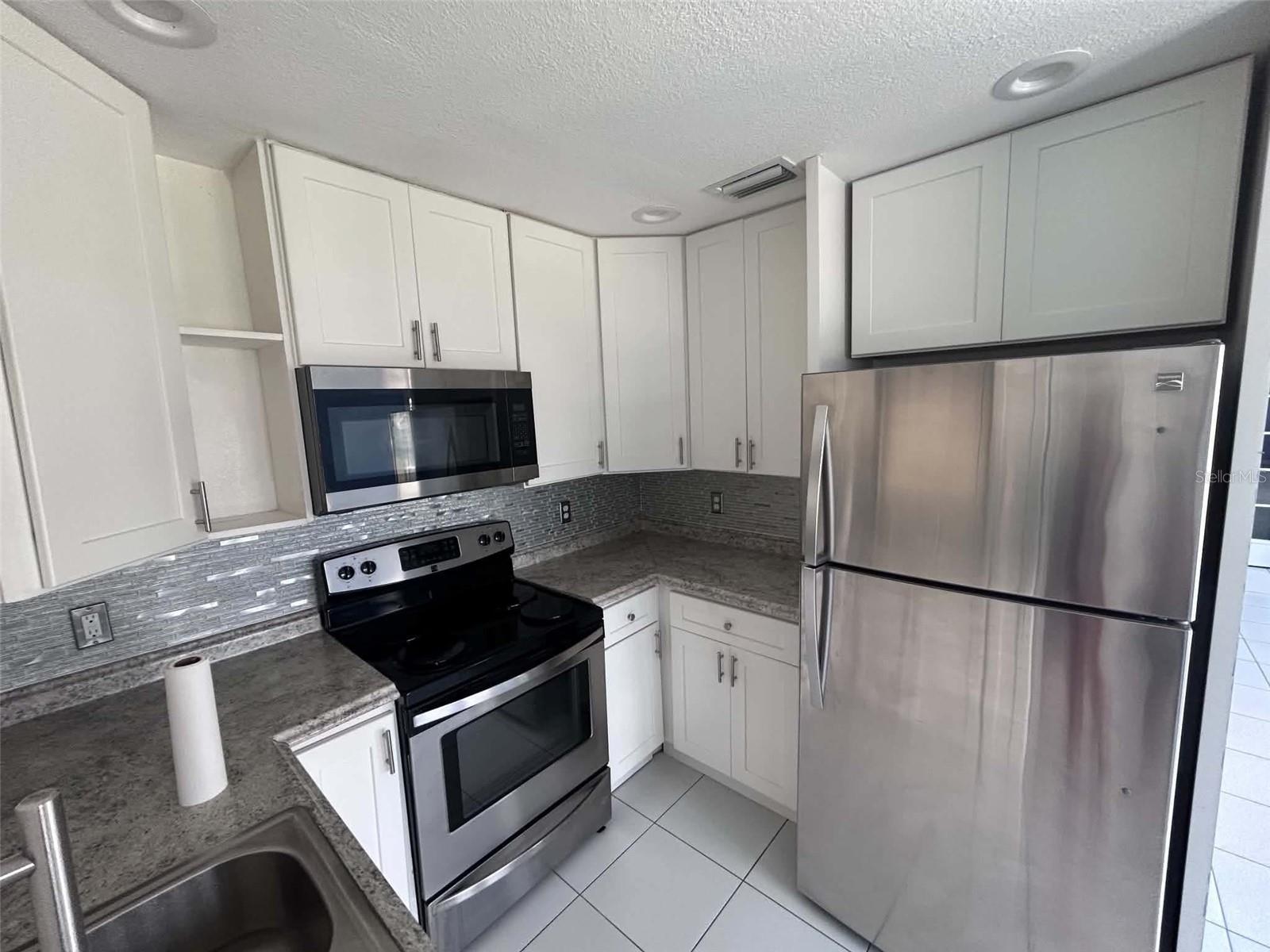 815 Juniper Ln Property Photo 7