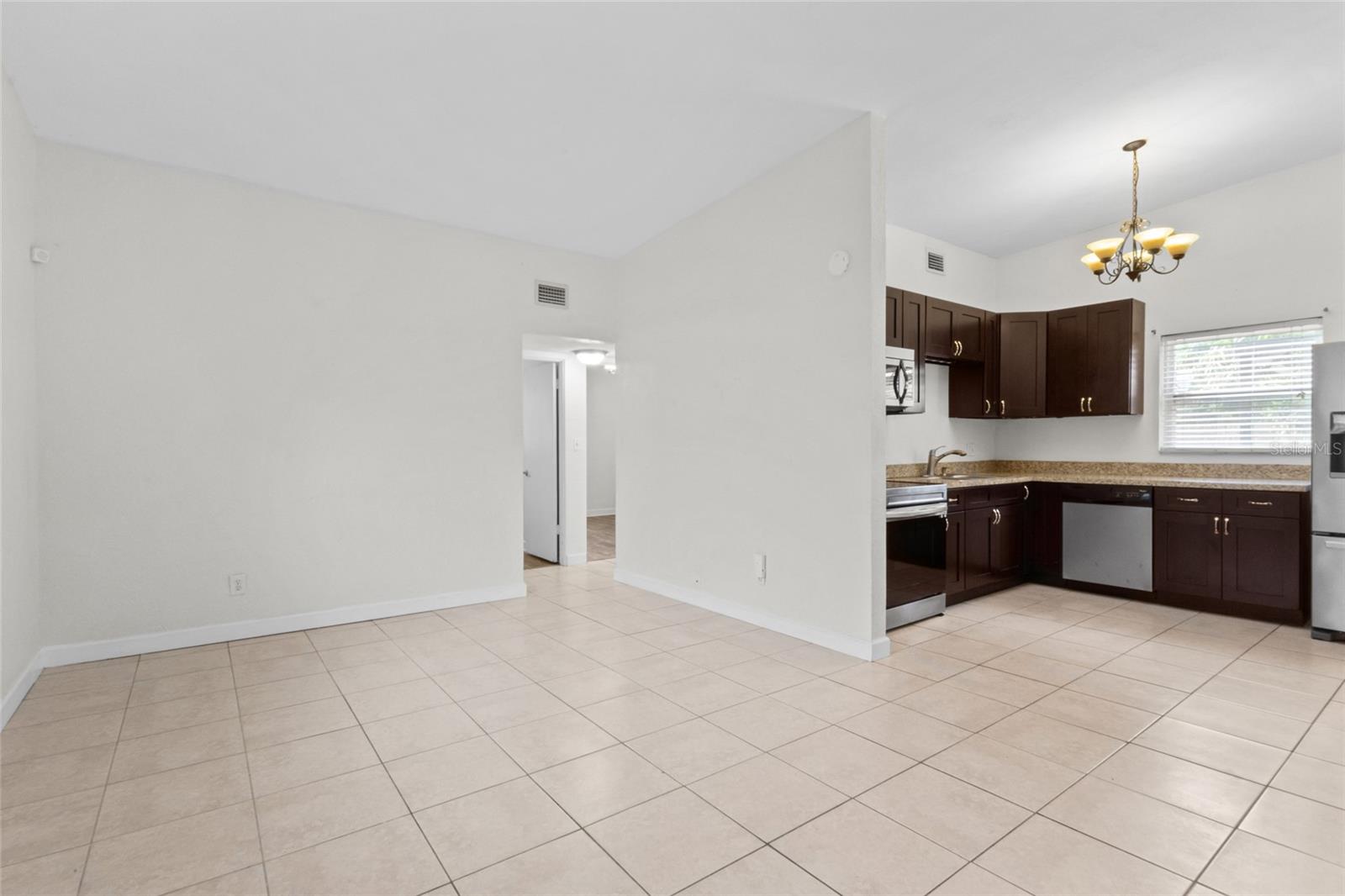 6711 Dartmouth Ave N Property Photo 3