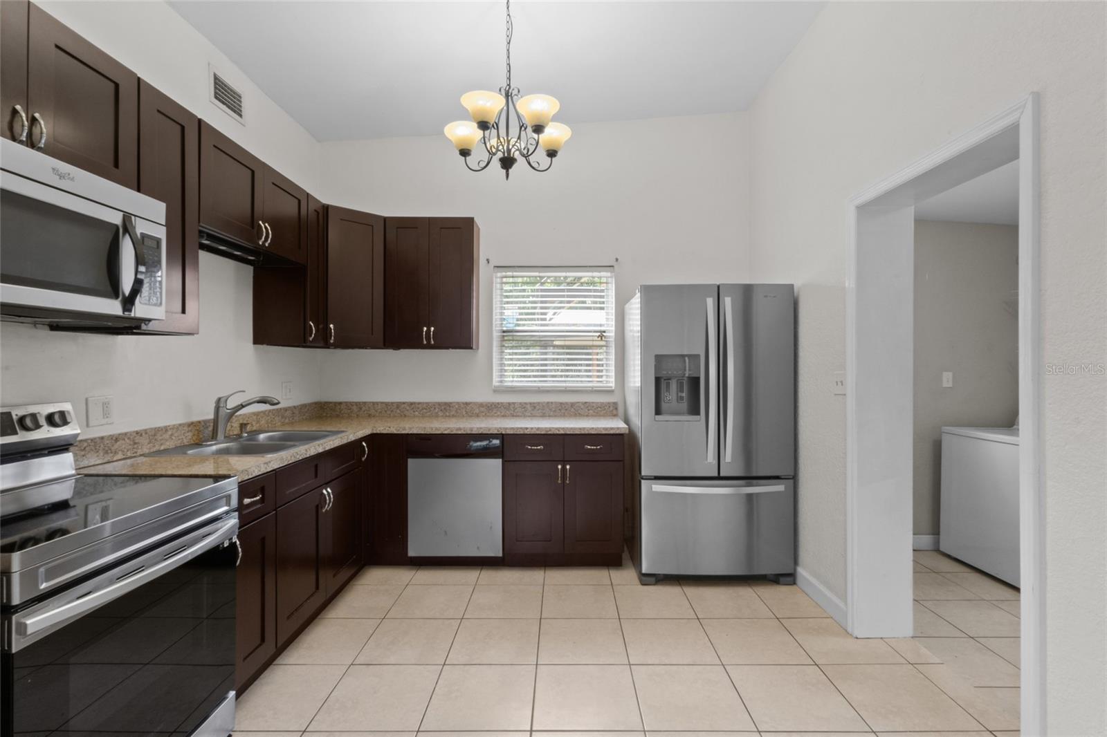 6711 Dartmouth Ave N Property Photo 4