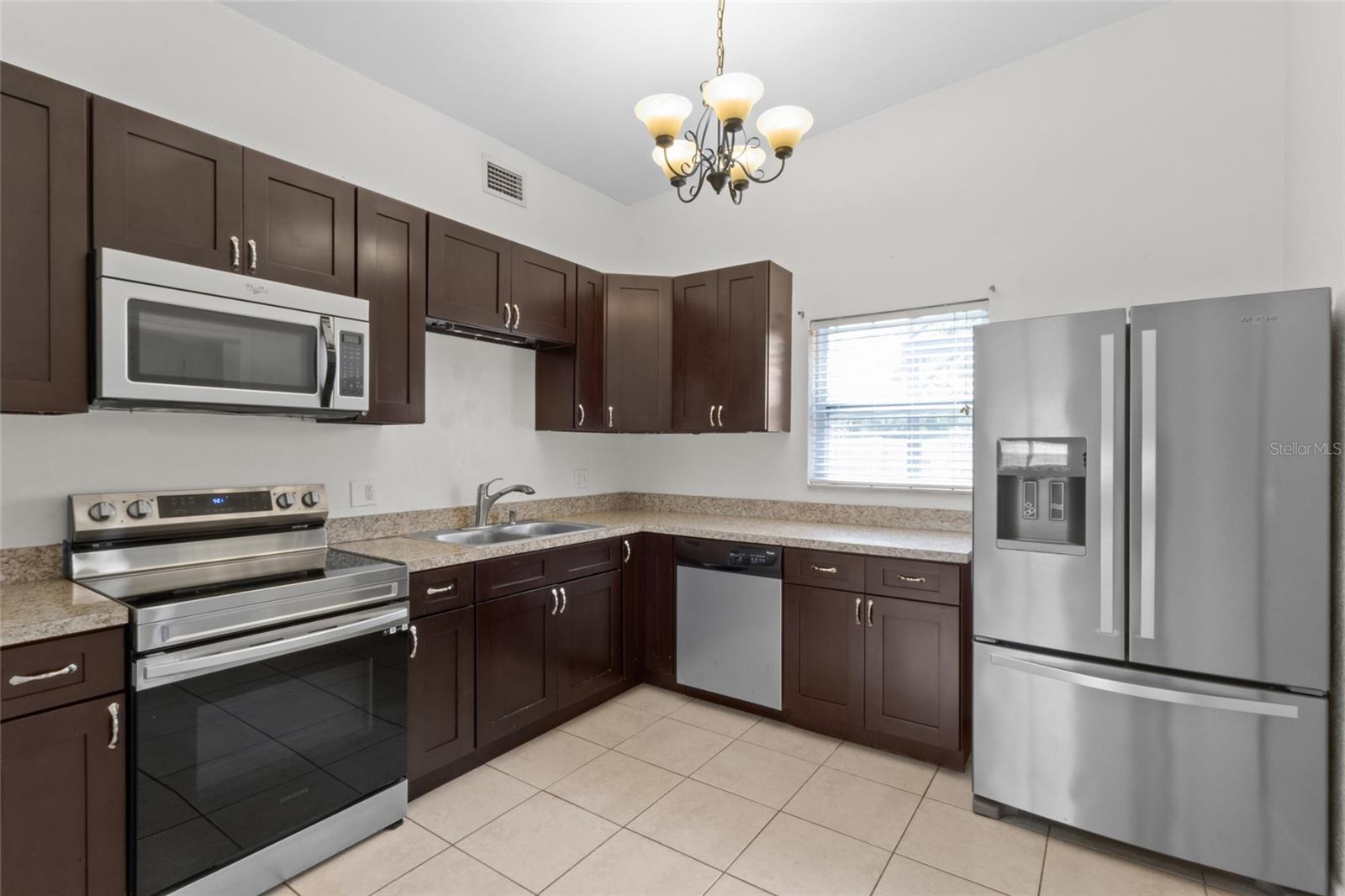 6711 Dartmouth Ave N Property Photo 5