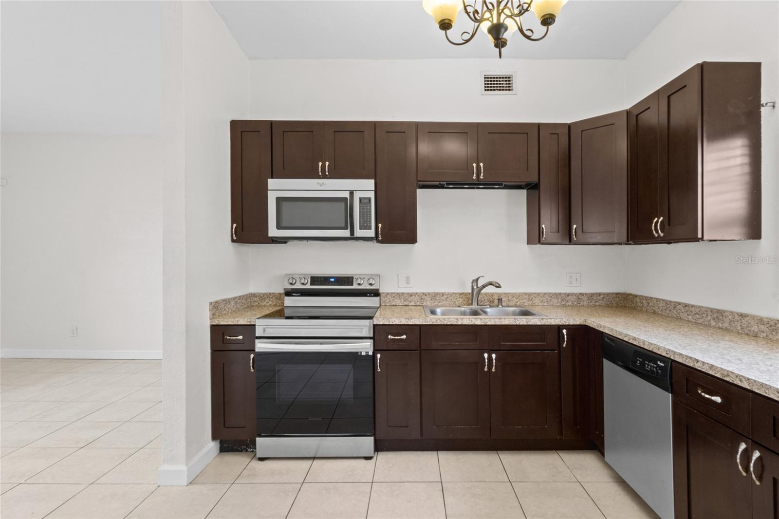 6711 Dartmouth Ave N Property Photo 6