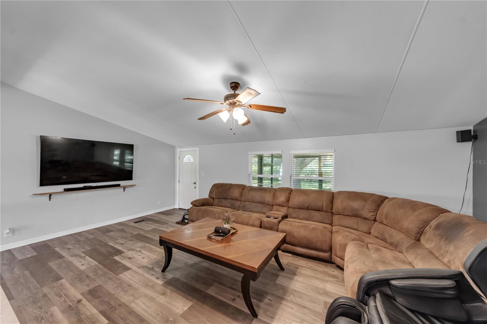5753 N Dormany Rd Property Photo 5