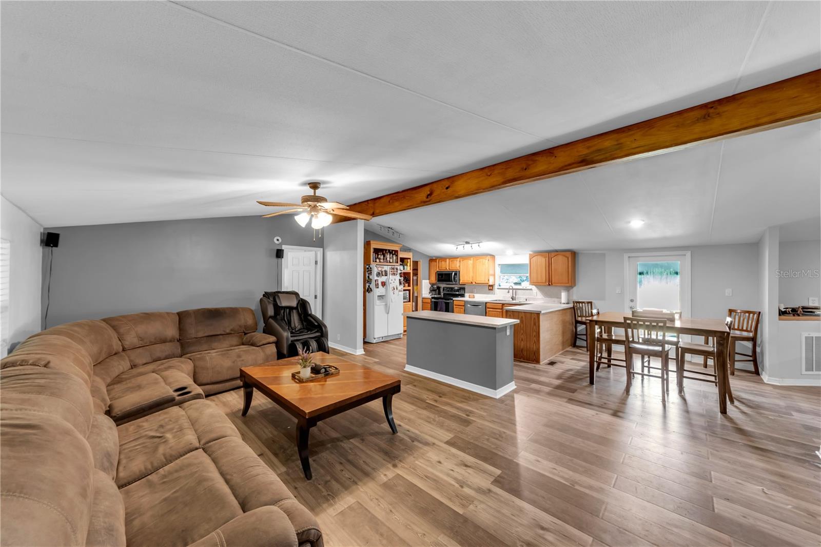 5753 N Dormany Rd Property Photo 6