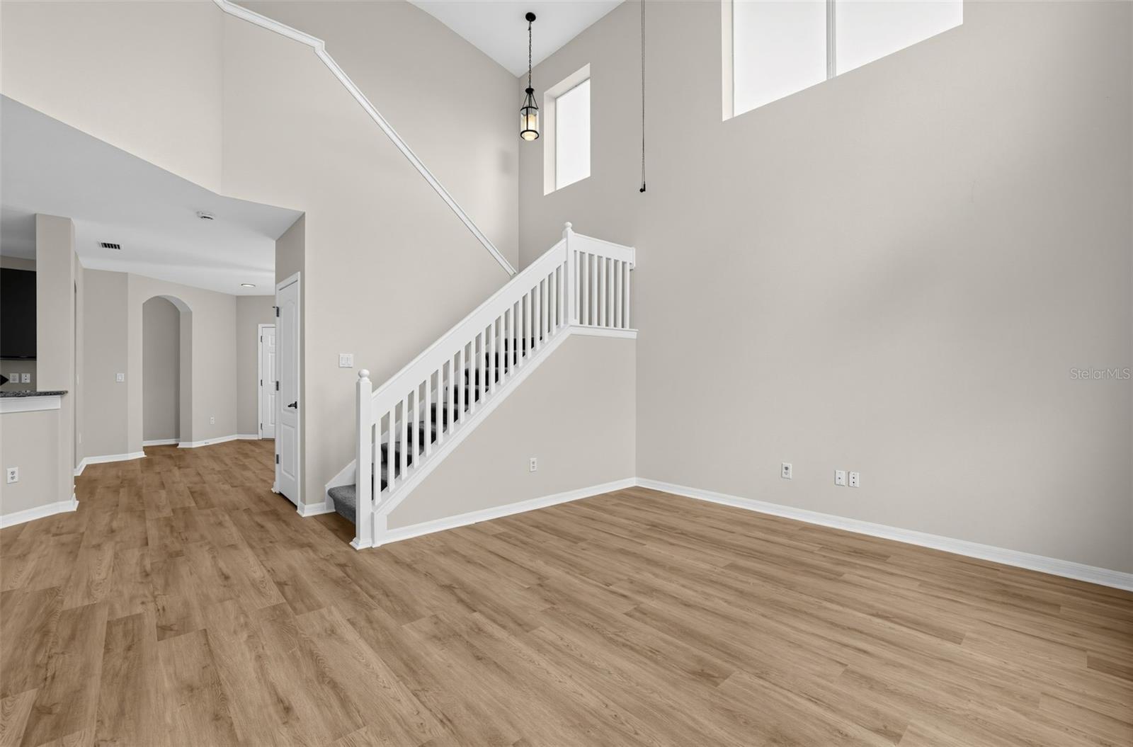 7876 Carriage Pointe Dr Property Photo 3