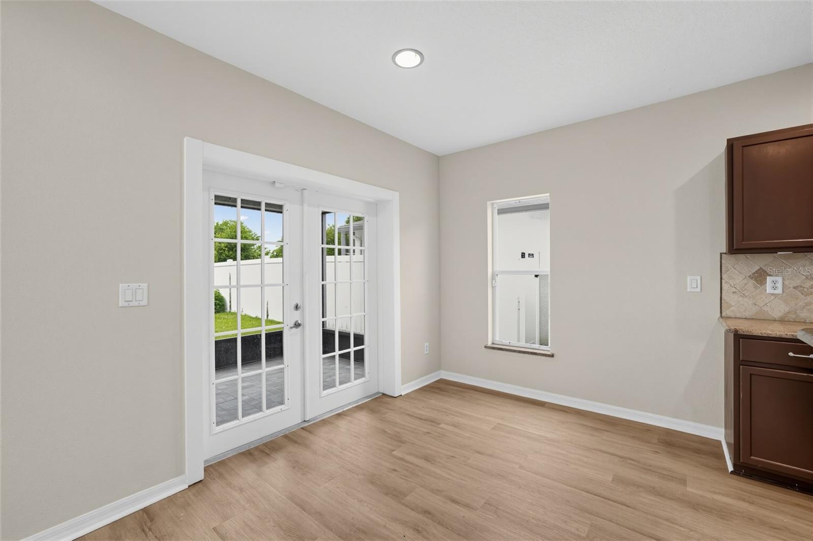 7876 Carriage Pointe Dr Property Photo 12