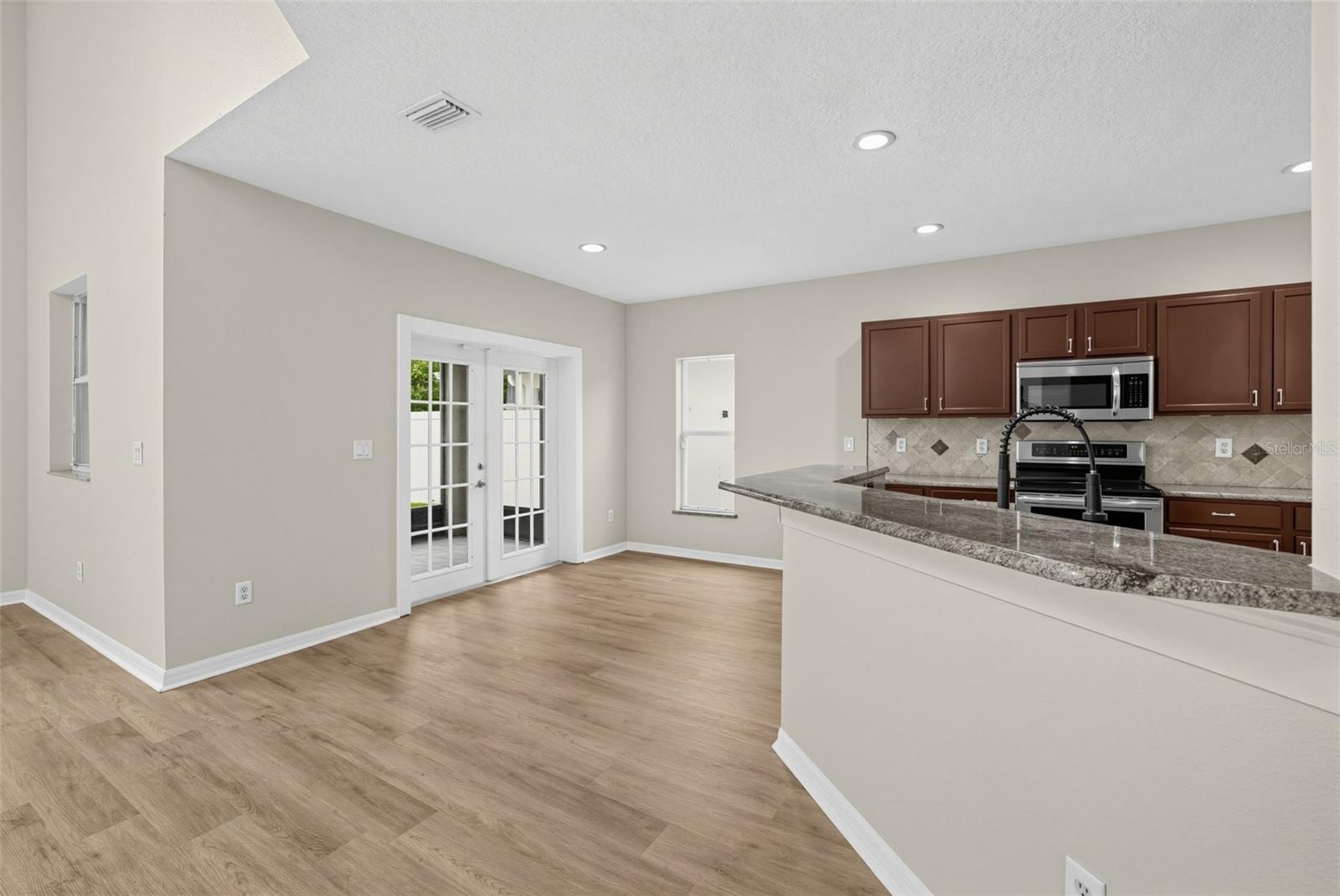 7876 Carriage Pointe Dr Property Photo 13