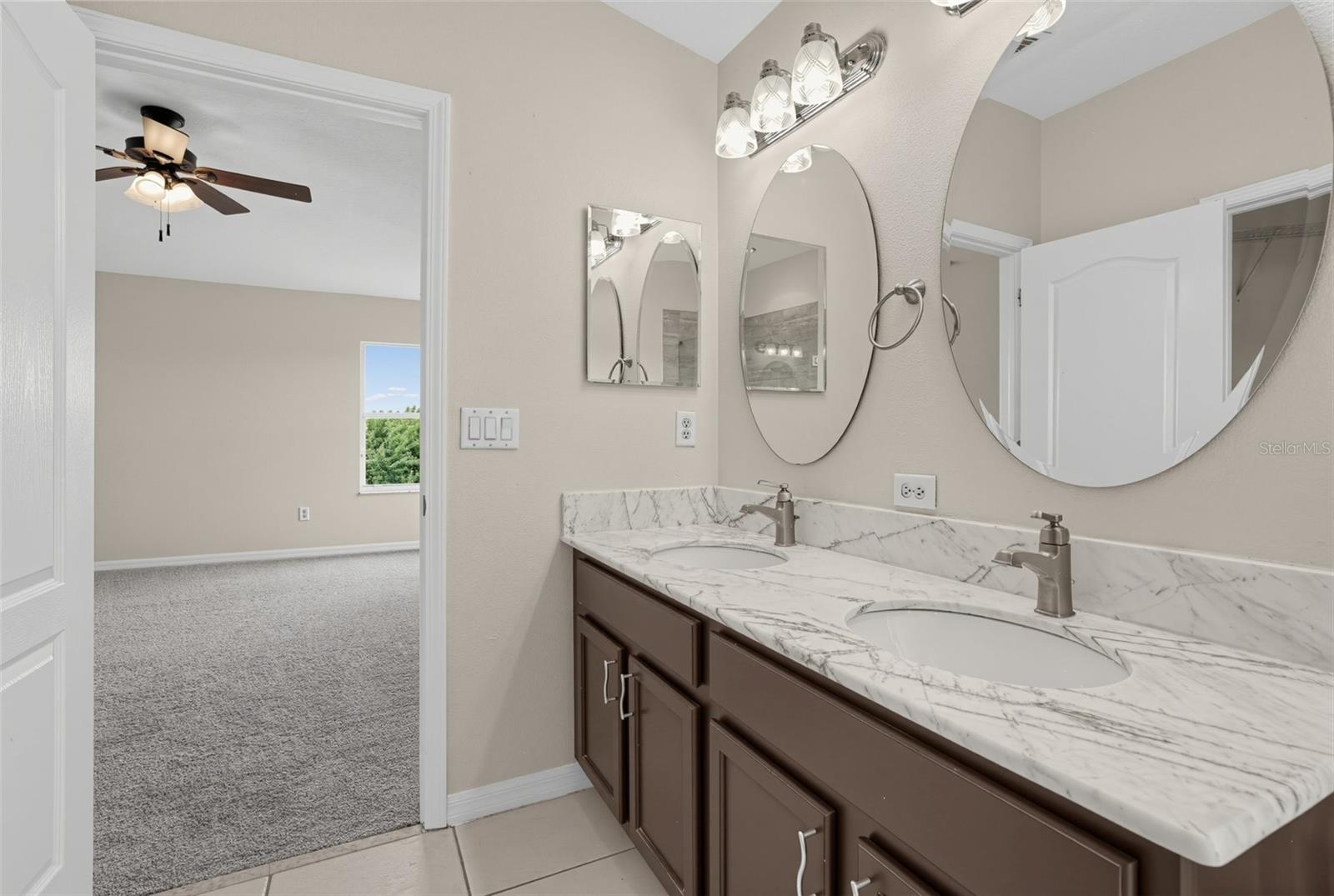 7876 Carriage Pointe Dr Property Photo 14