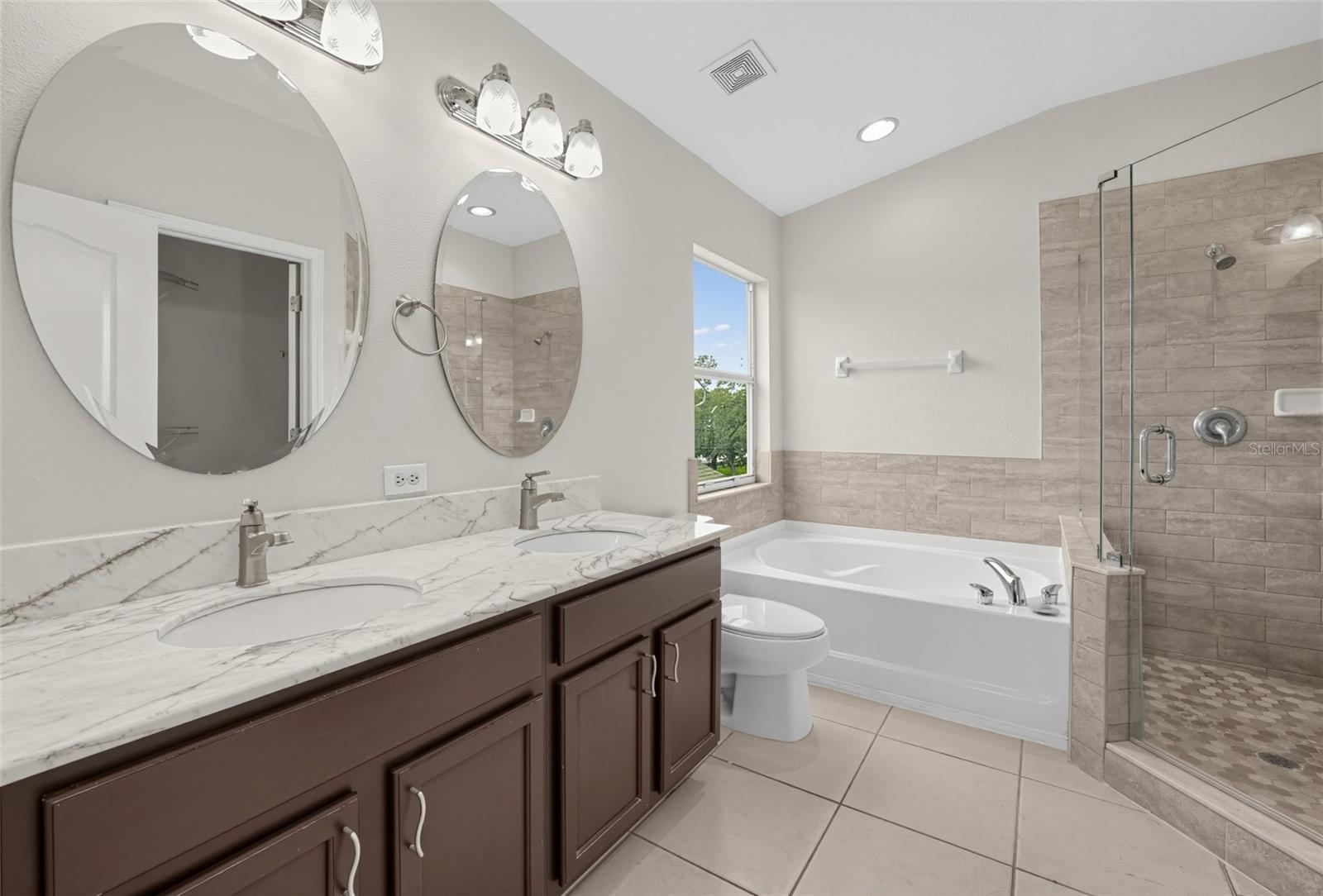 7876 Carriage Pointe Dr Property Photo 16