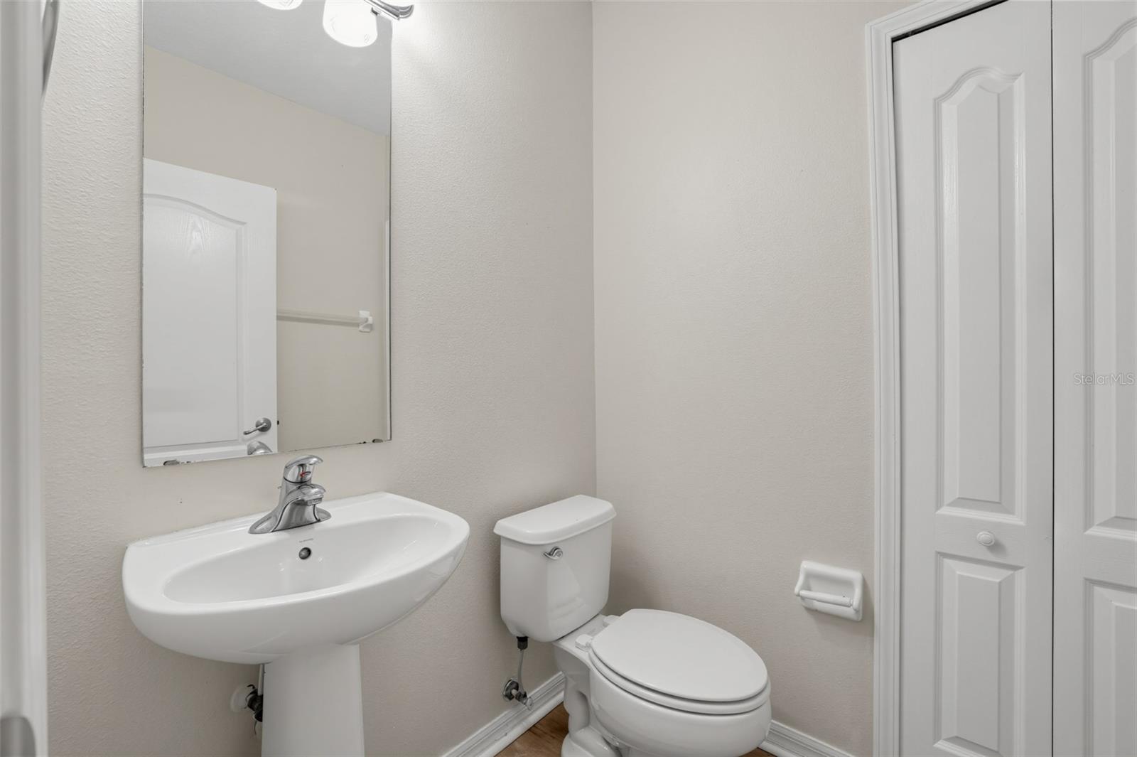 7876 Carriage Pointe Dr Property Photo 18