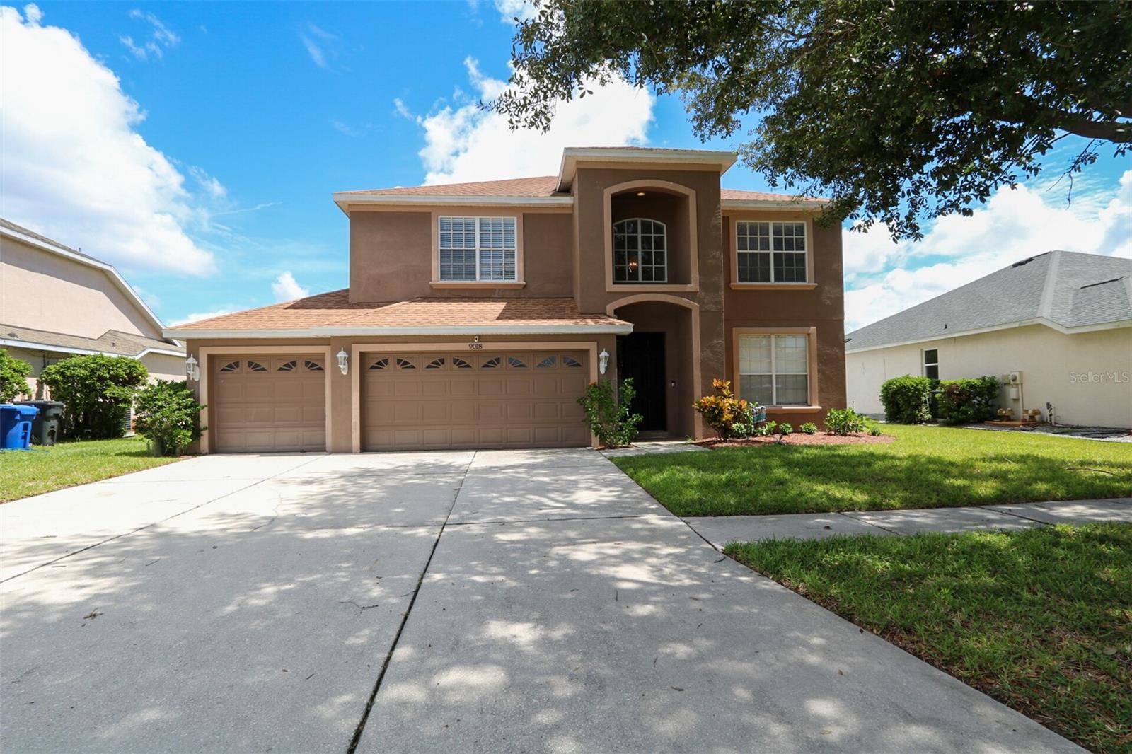 9018 PINEBREEZE DR Property Photo 1