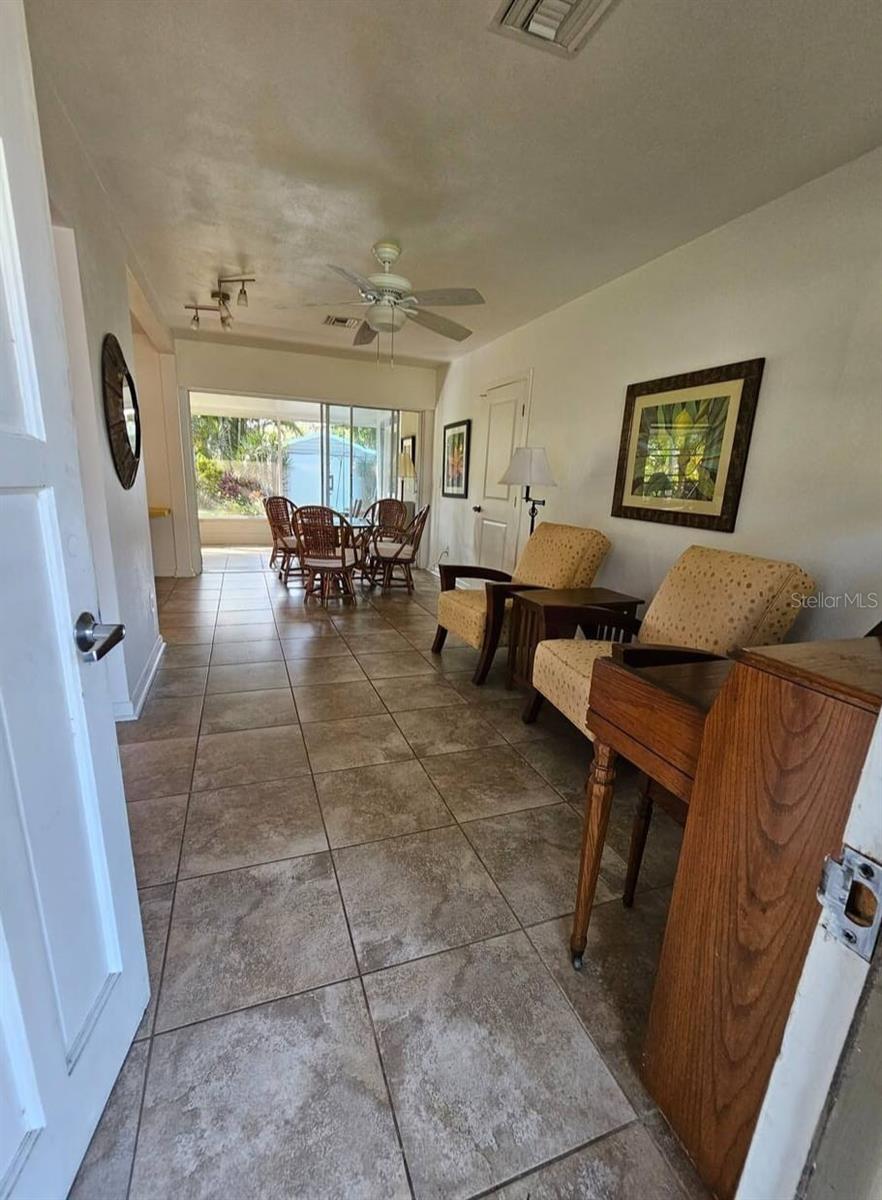 11598 Oval Dr W Property Photo 3