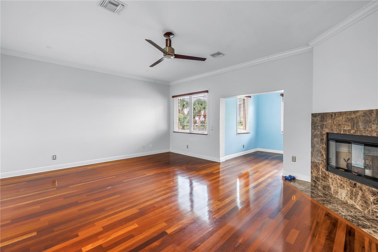651 Saxony Blvd Property Photo 17