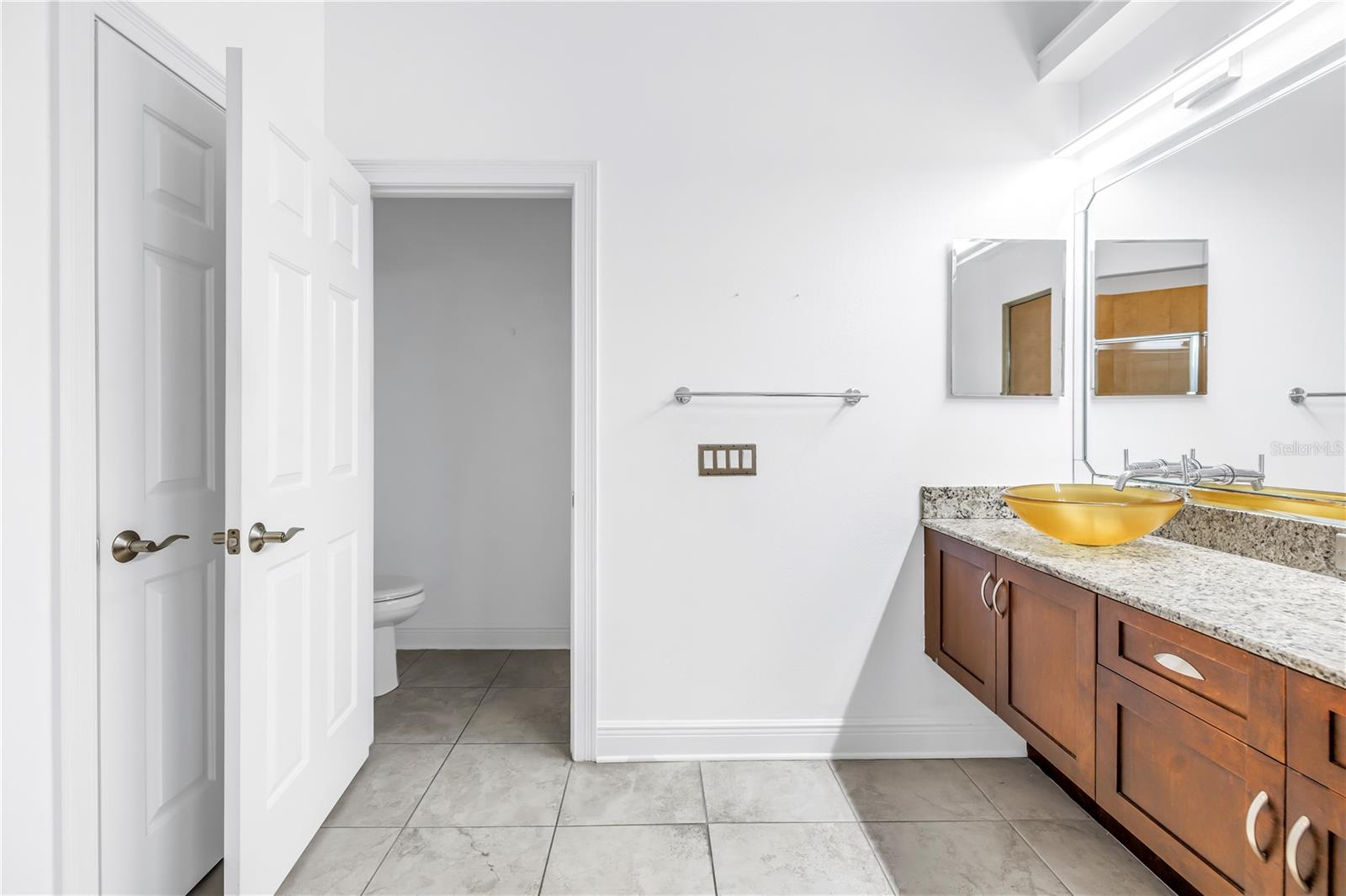 651 Saxony Blvd Property Photo 25