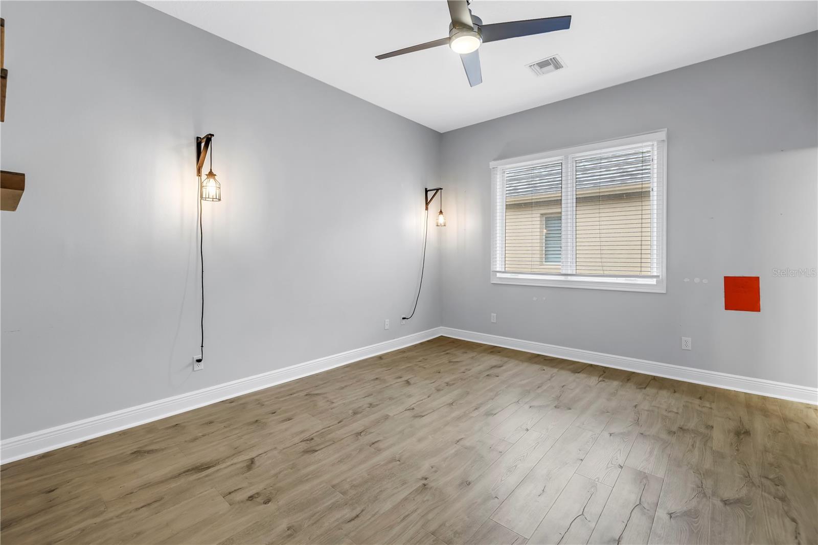 651 Saxony Blvd Property Photo 28
