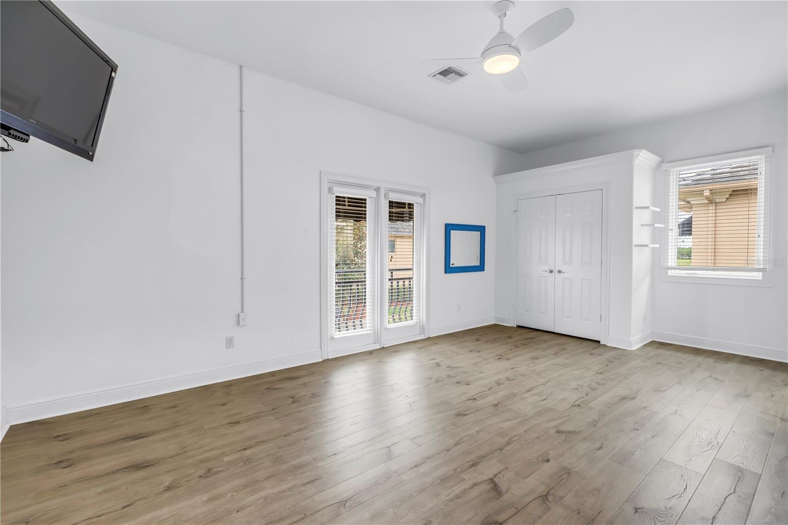 651 Saxony Blvd Property Photo 32