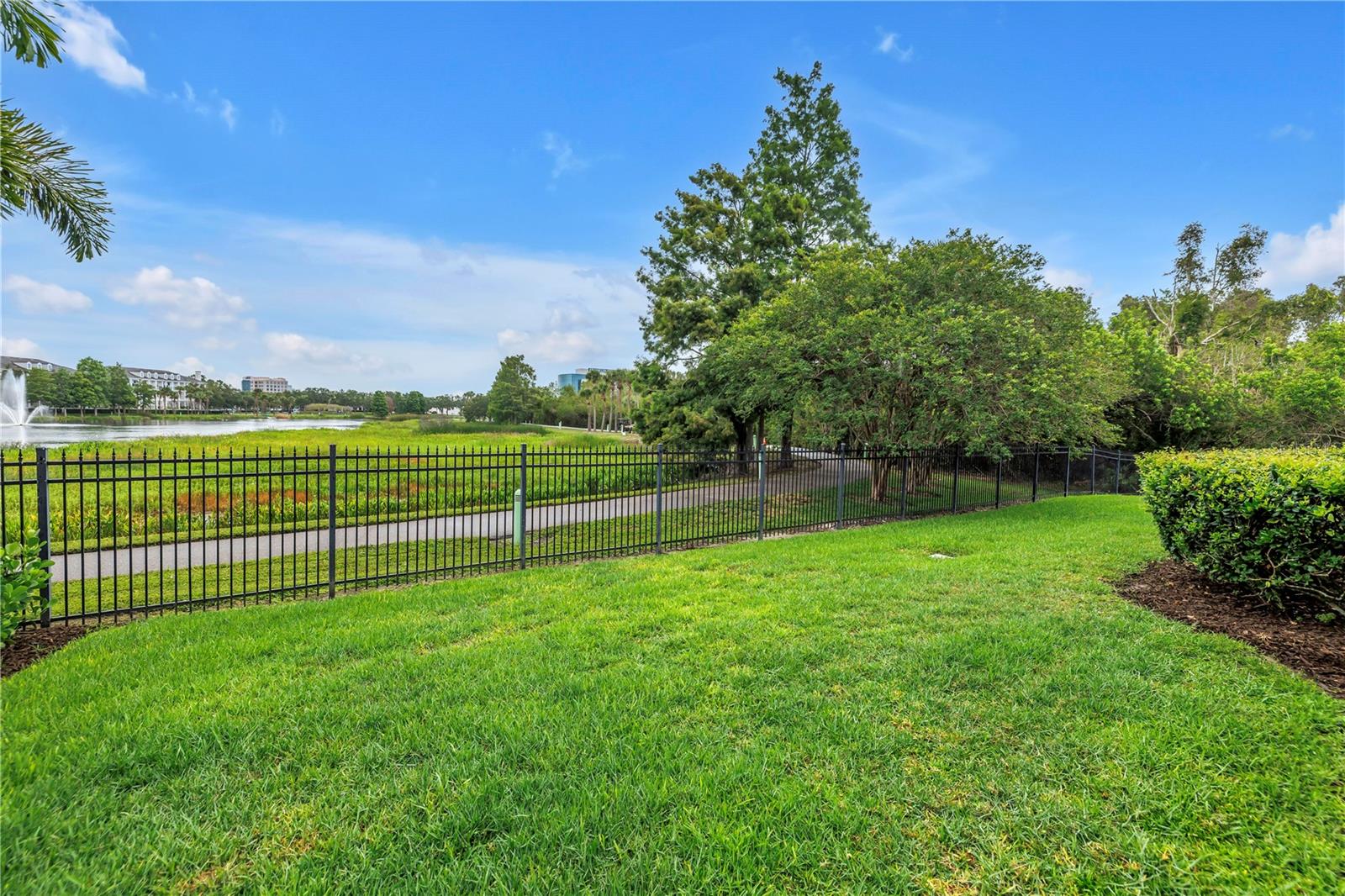 651 Saxony Blvd Property Photo 37