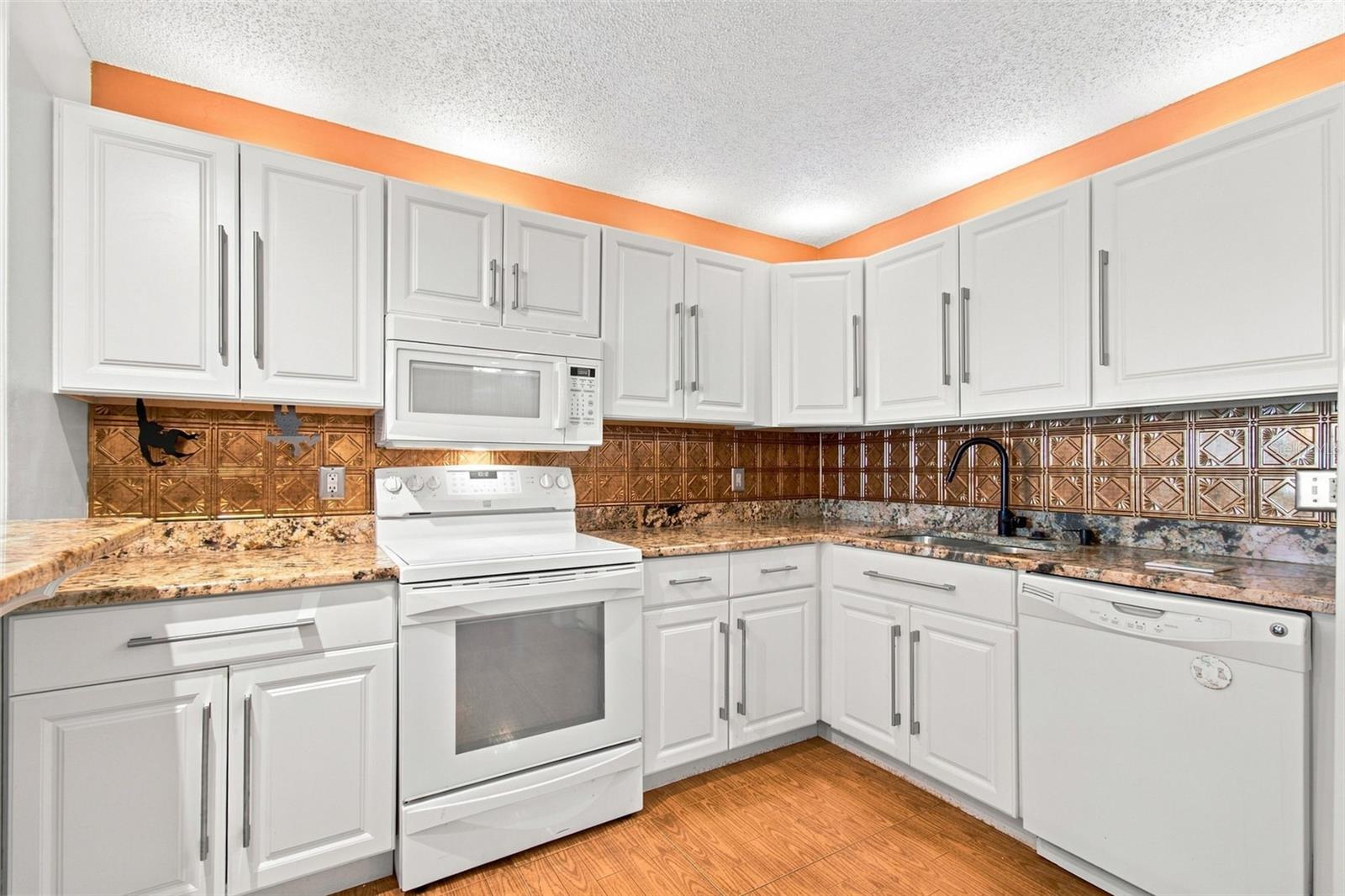 7700 Sun Island Dr S #202 Property Photo 11