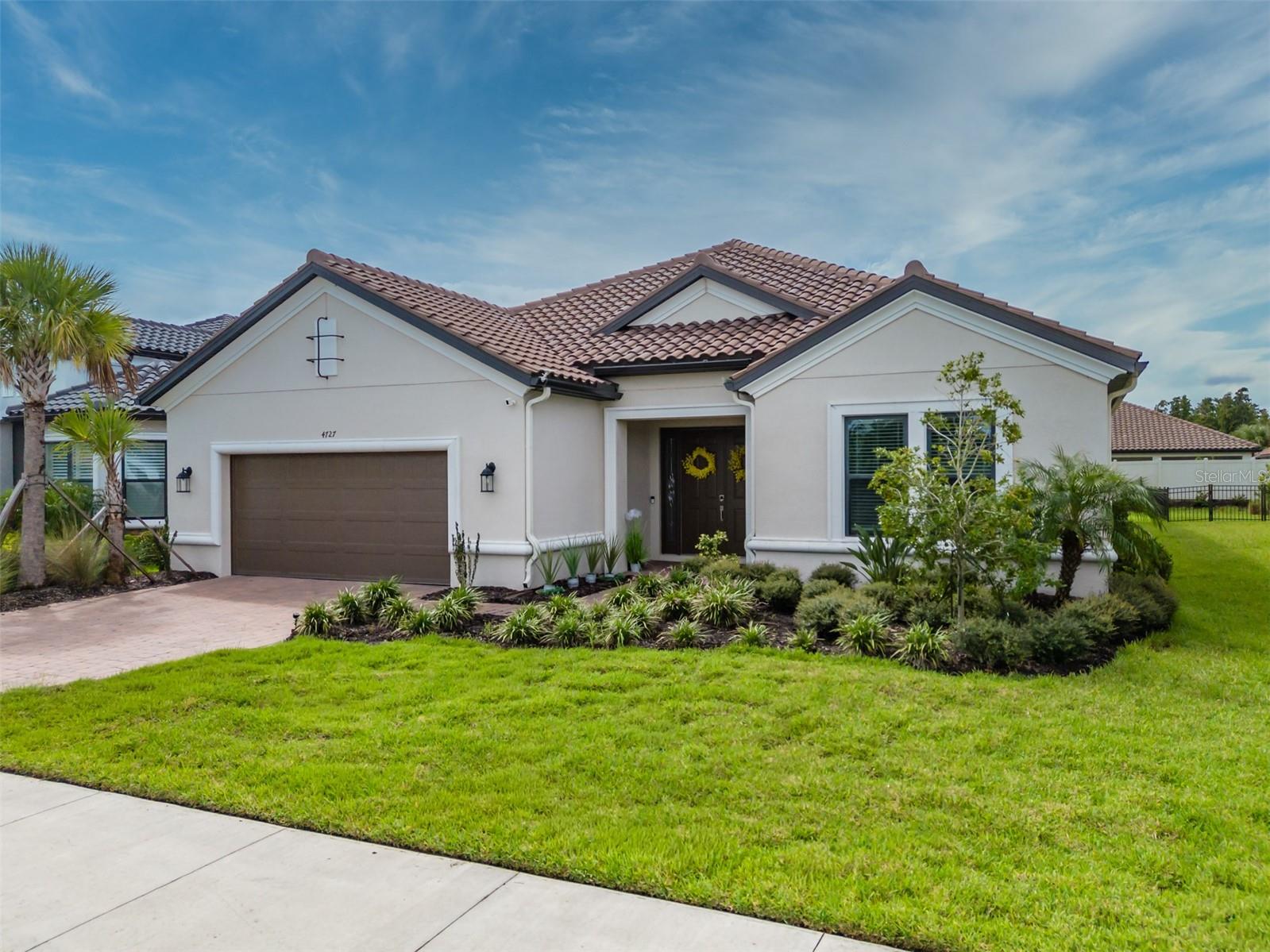 4727 FRECCIA LOOP Property Photo 1