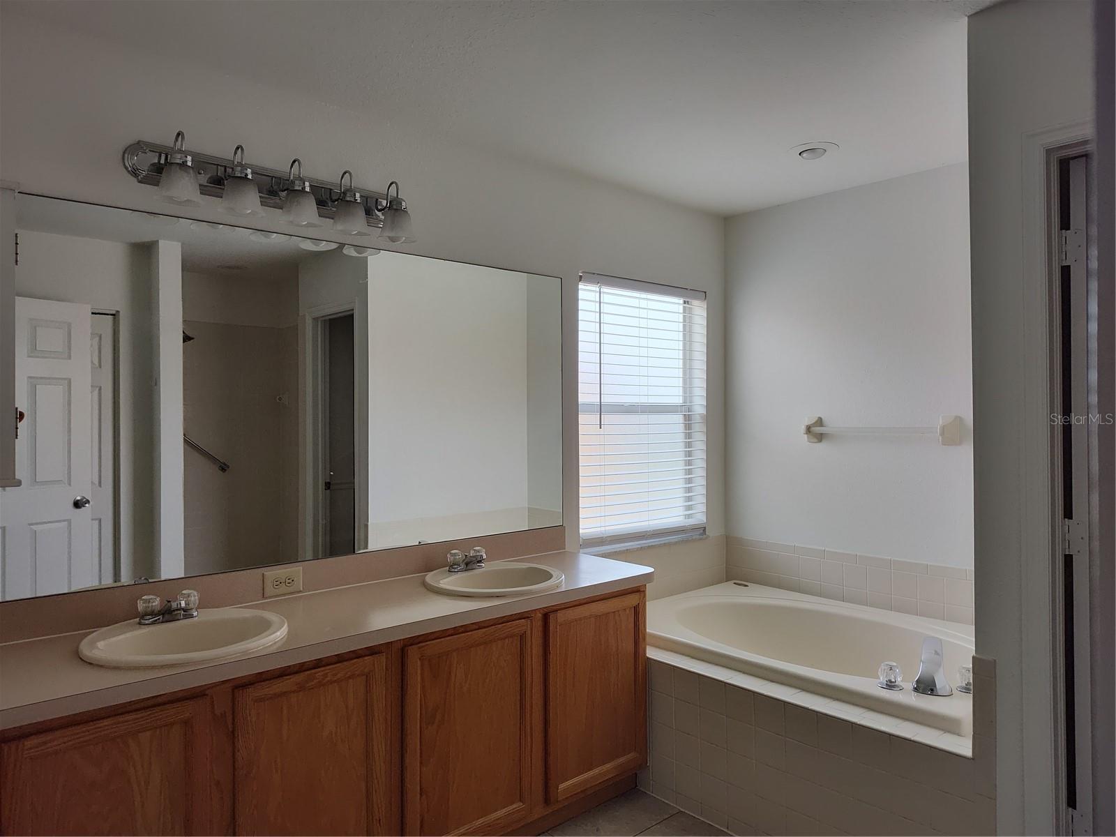 27536 Breakers Dr Property Photo 8