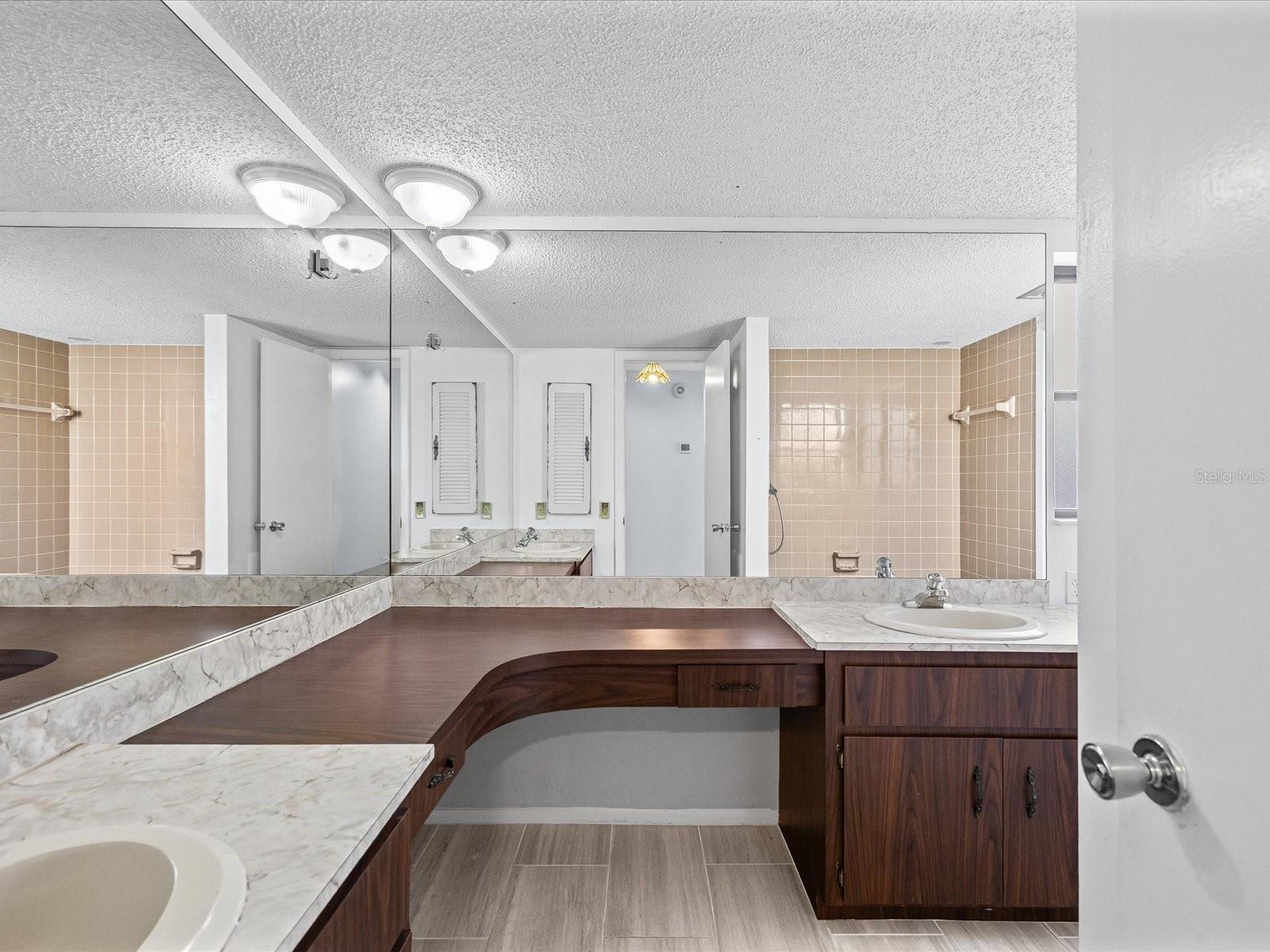 6907 Bottle Brush Dr Property Photo 10