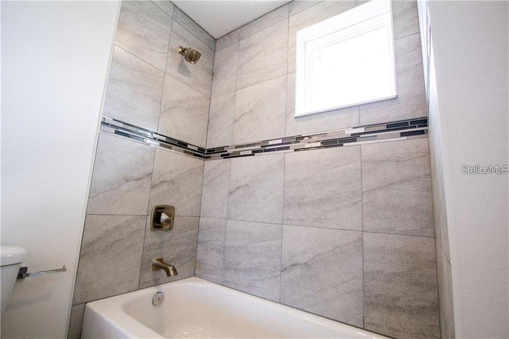 669 Lake Shore Pkwy Property Photo 16
