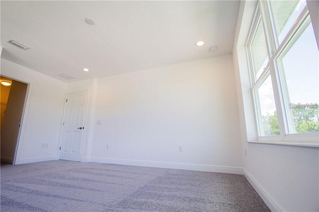 669 Lake Shore Pkwy Property Photo 17