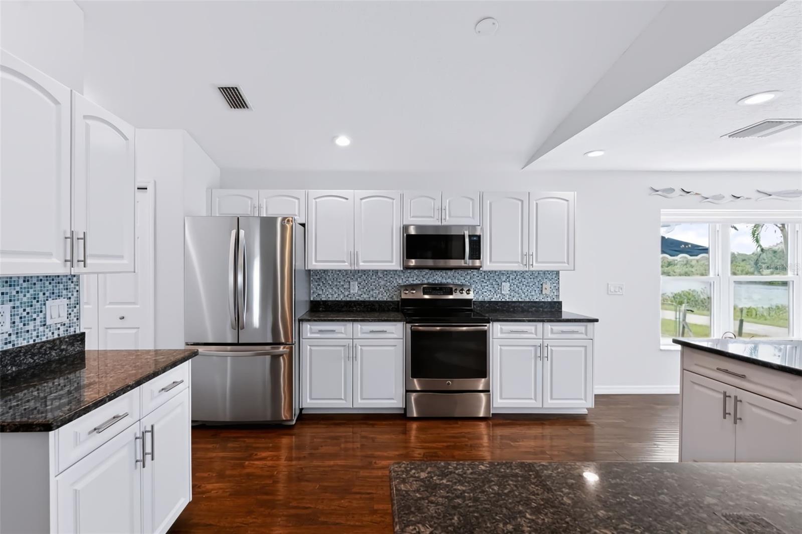 534 Canal Way Property Photo 28