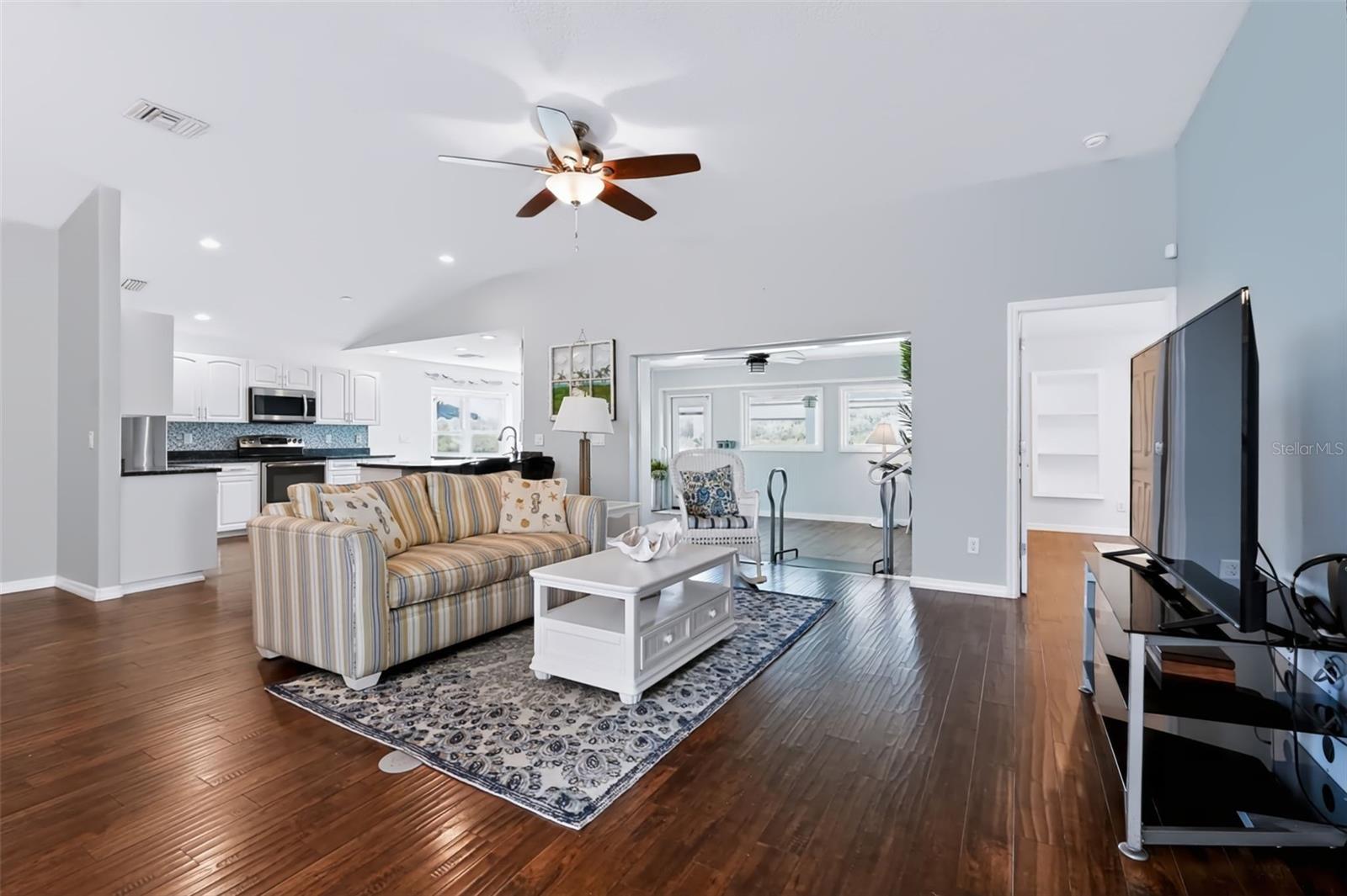 534 Canal Way Property Photo 38