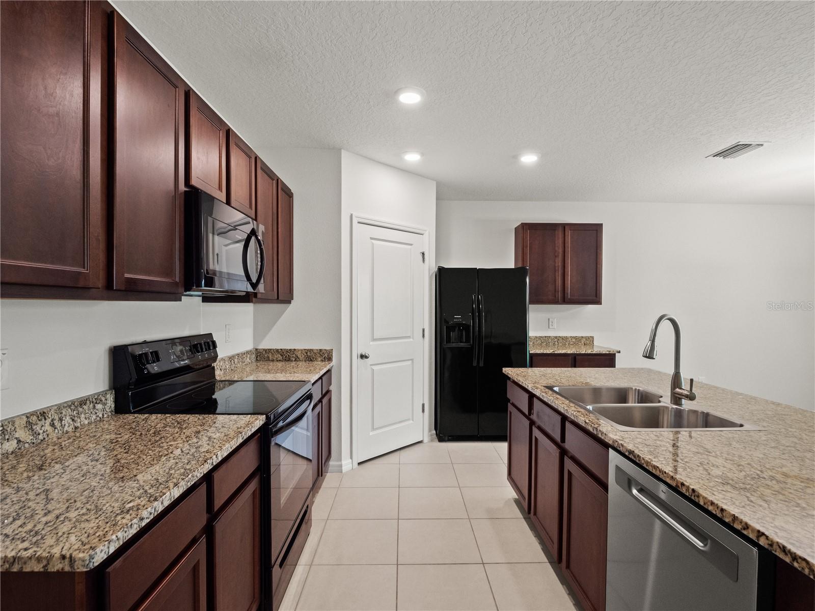 30480 Summer Sun Loop Property Photo 11