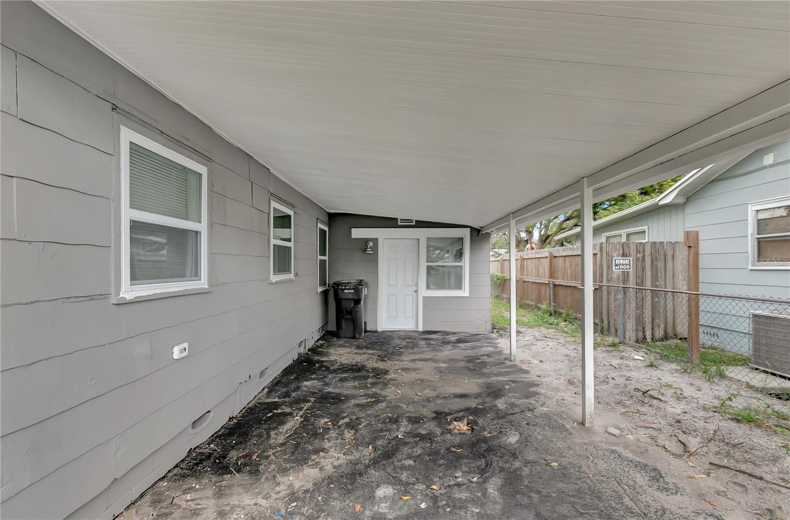TB8545947 Property Photo 2
