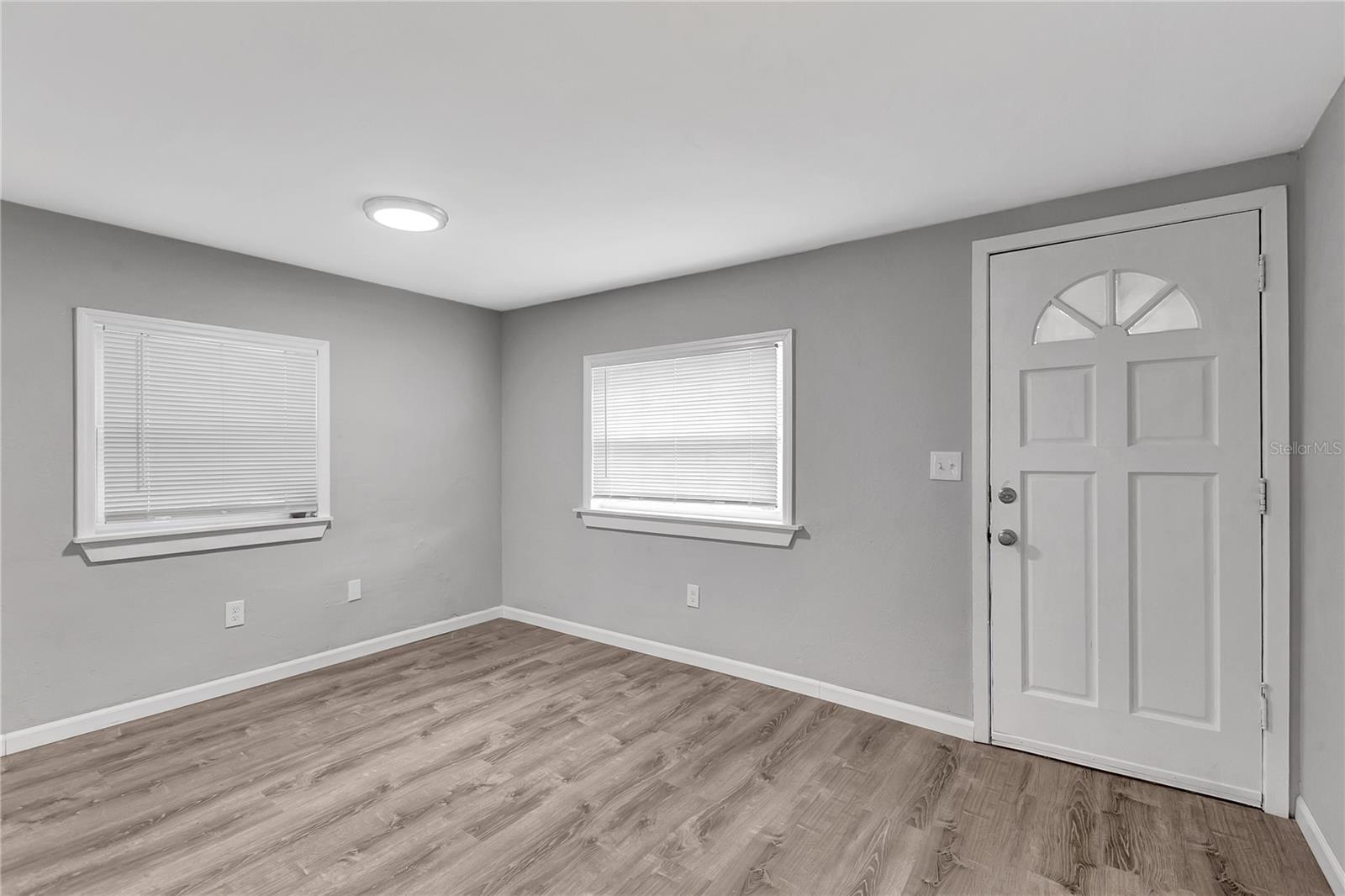 TB8545947 Property Photo 3