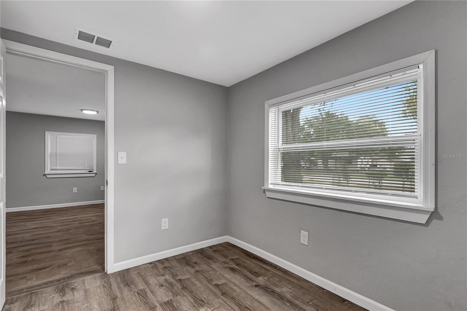 TB8545947 Property Photo 5