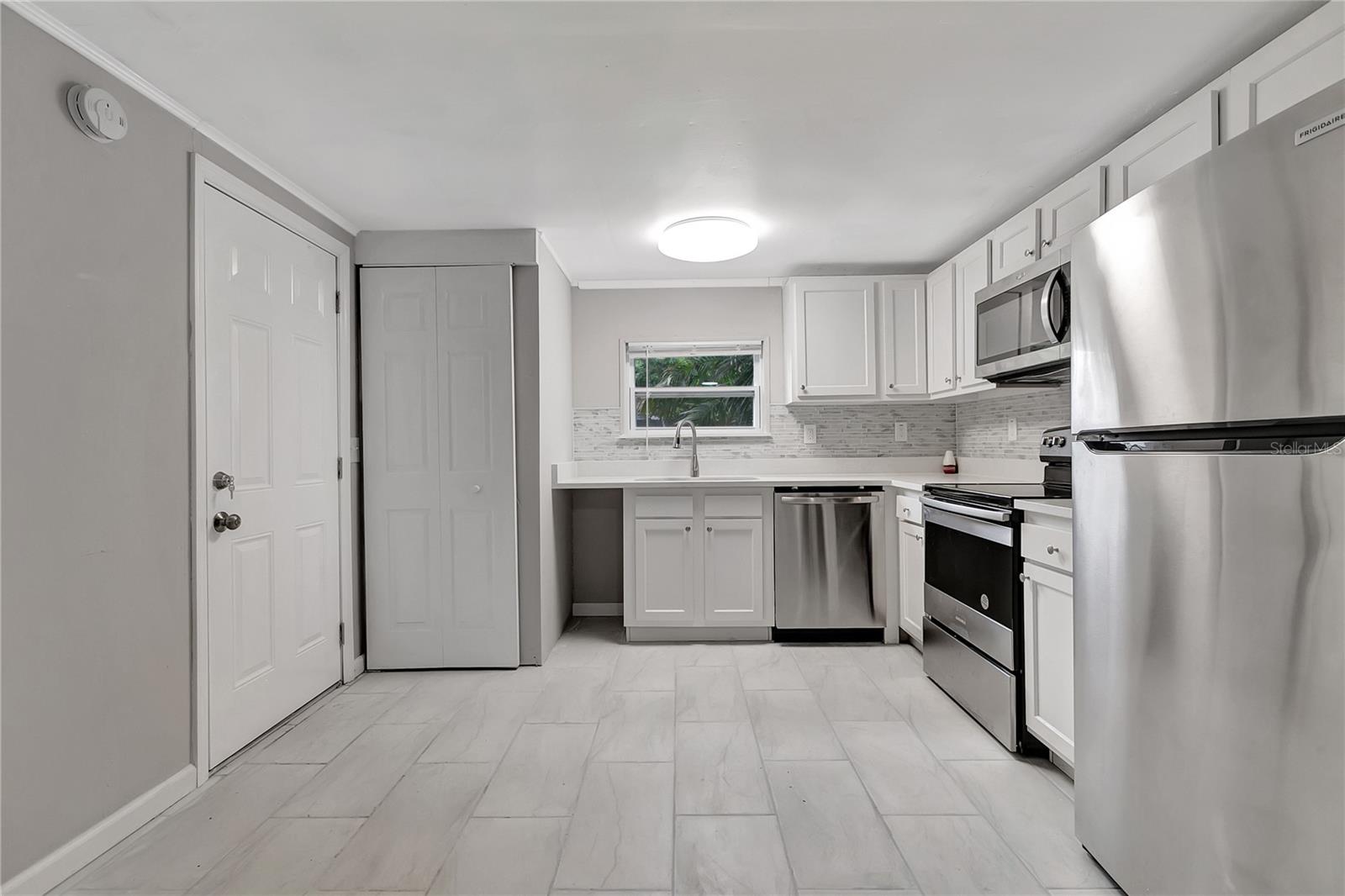 TB8545947 Property Photo 8