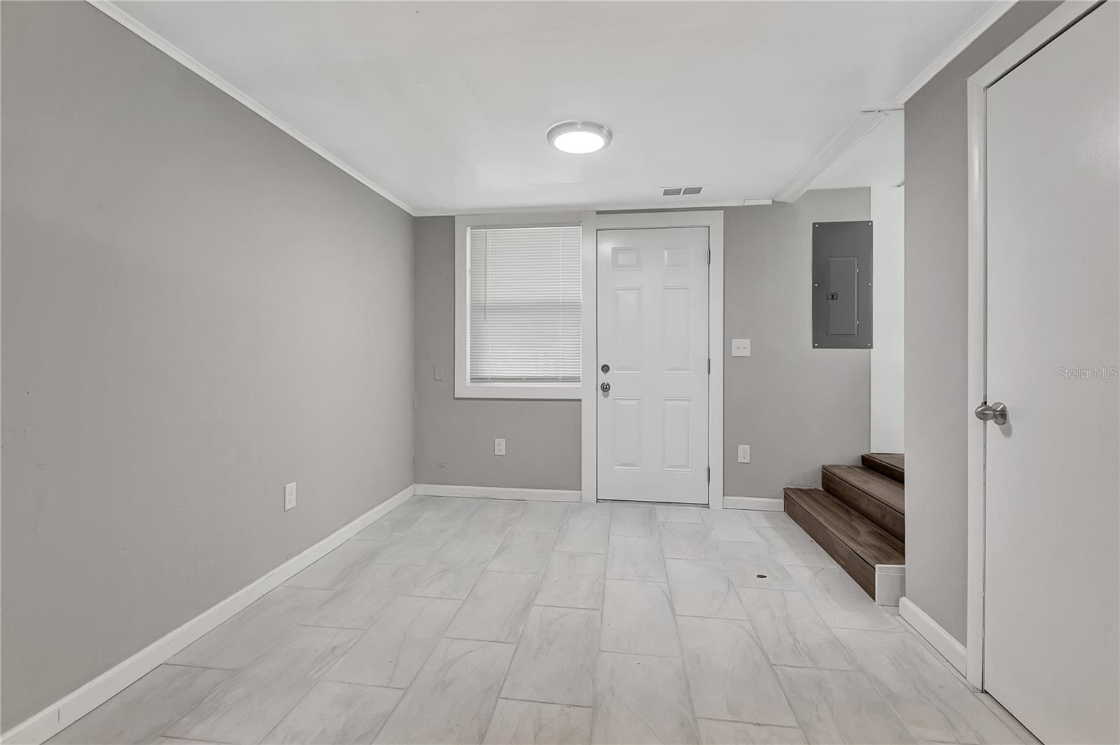 TB8545947 Property Photo 12