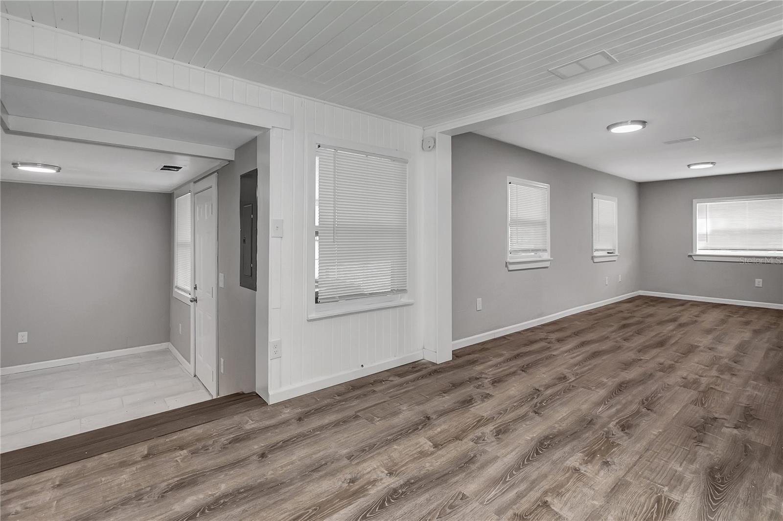 TB8545947 Property Photo 14