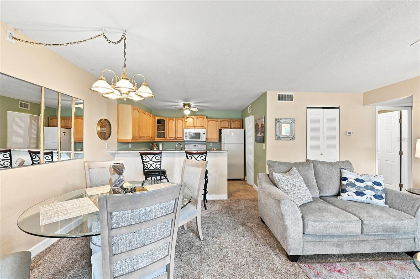 3301 Crystal Ct E #d Property Photo 7