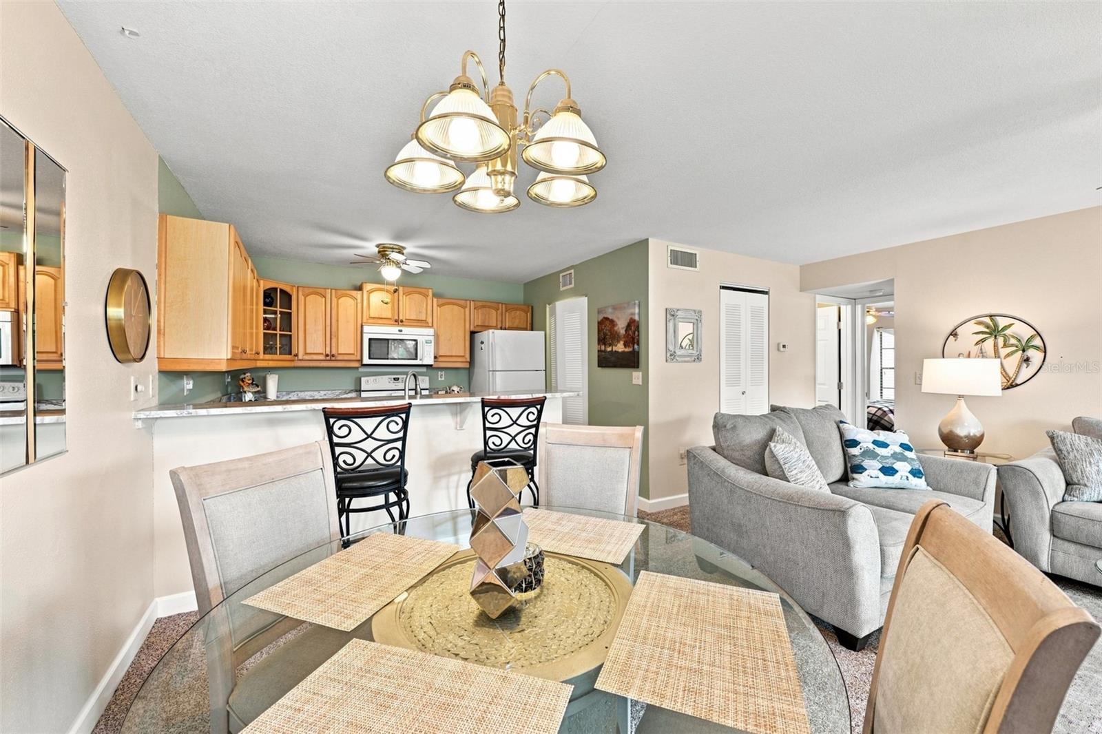 3301 Crystal Ct E #d Property Photo 8