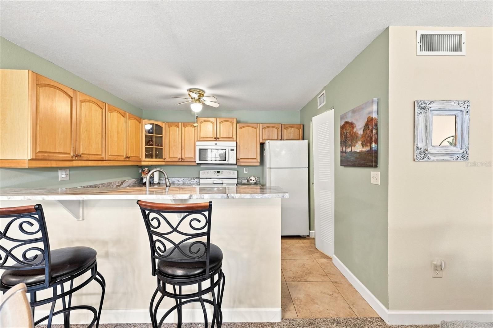 3301 Crystal Ct E #d Property Photo 9