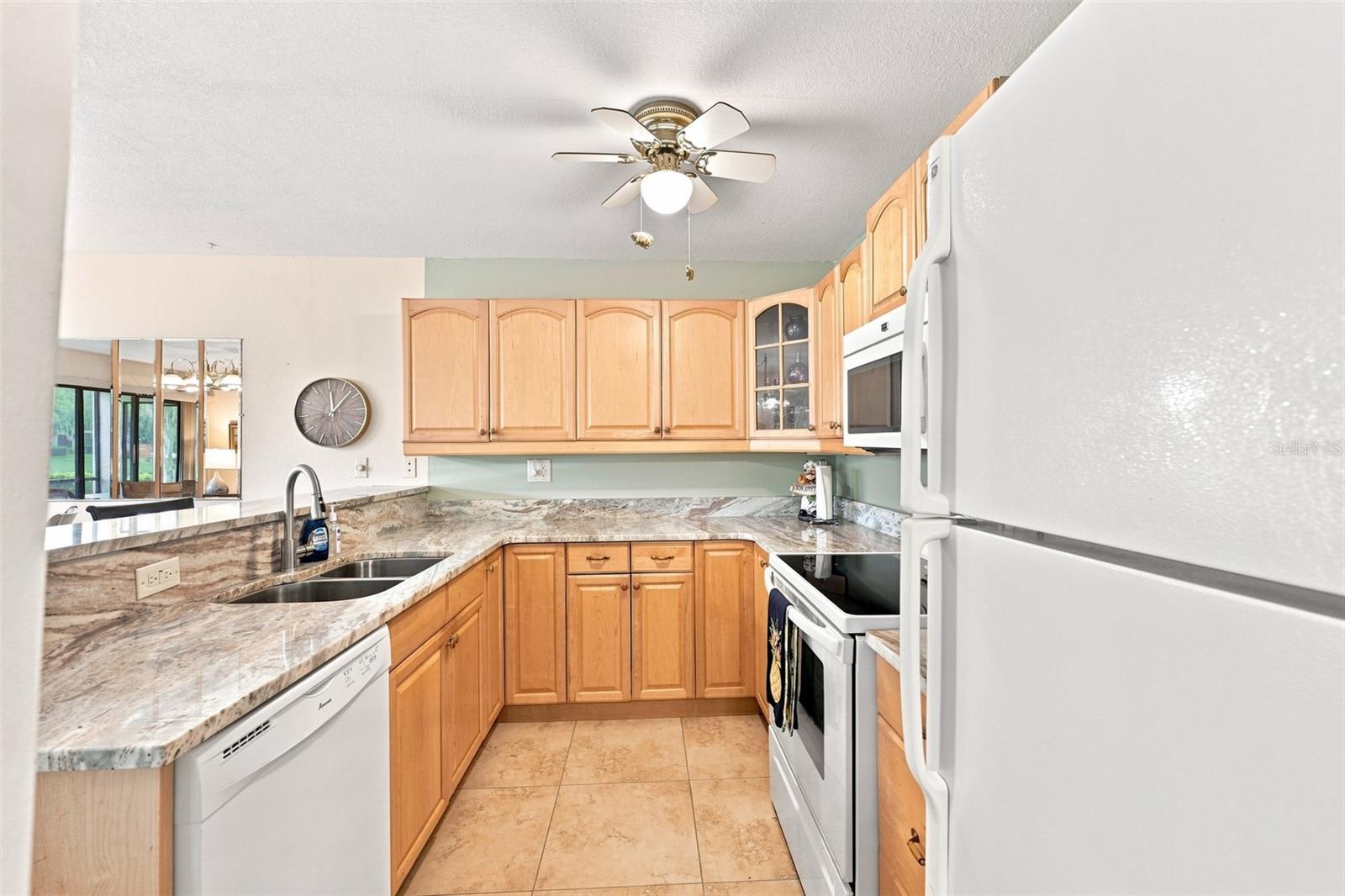 3301 Crystal Ct E #d Property Photo 12