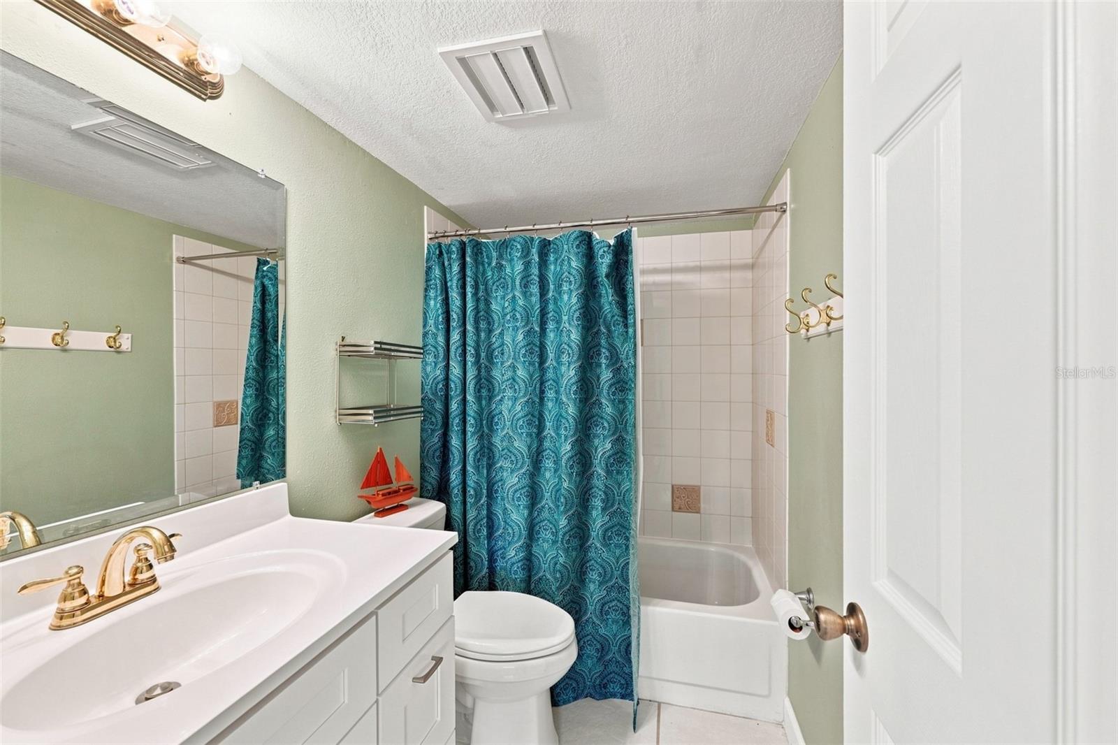 3301 Crystal Ct E #d Property Photo 18