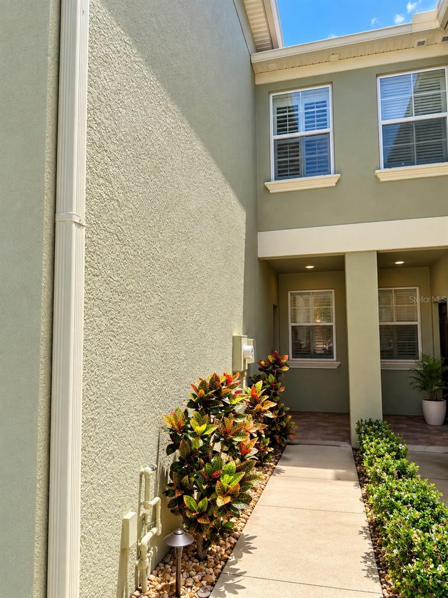 9568 TRUMPET VINE LOOP Property Photo 1