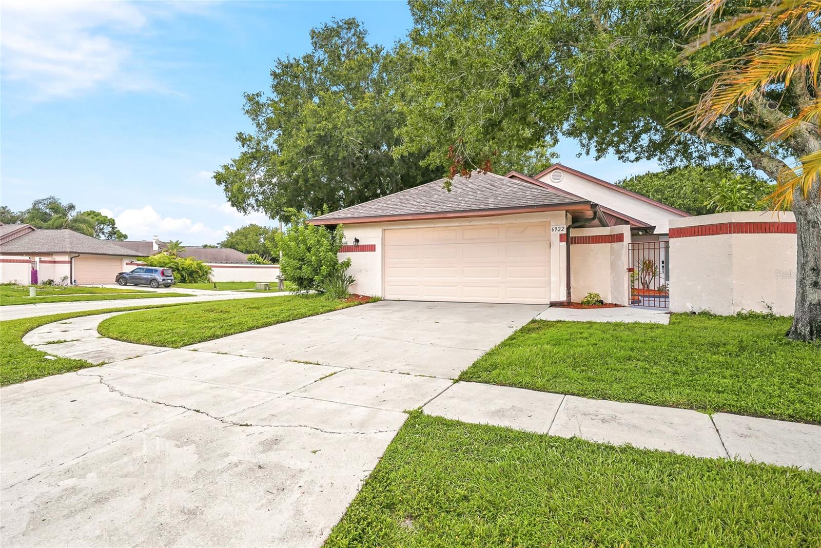 6922 Silvermill Dr Property Photo 1