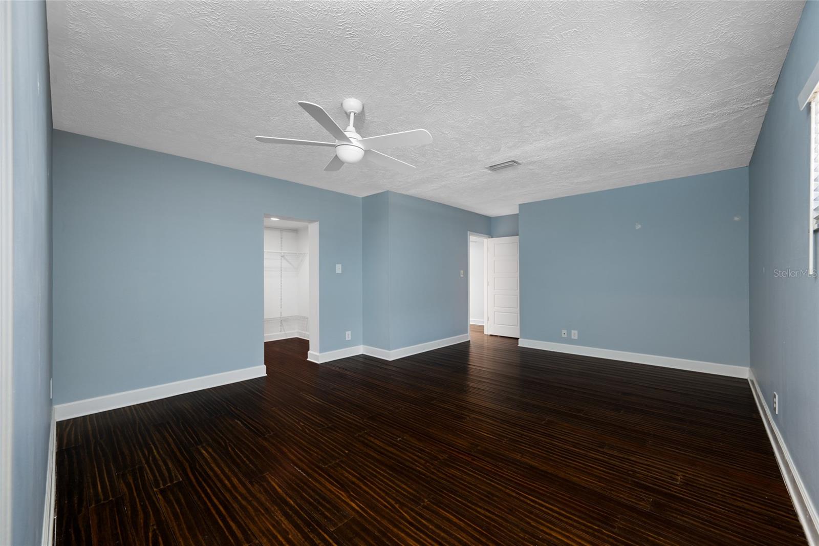 2121 W Farwell Dr Property Photo 27