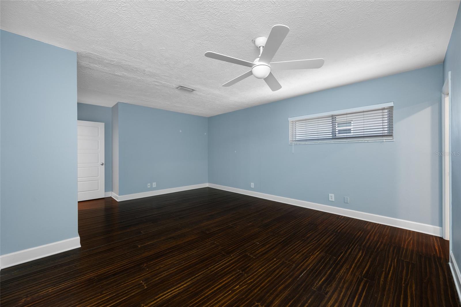 2121 W Farwell Dr Property Photo 28