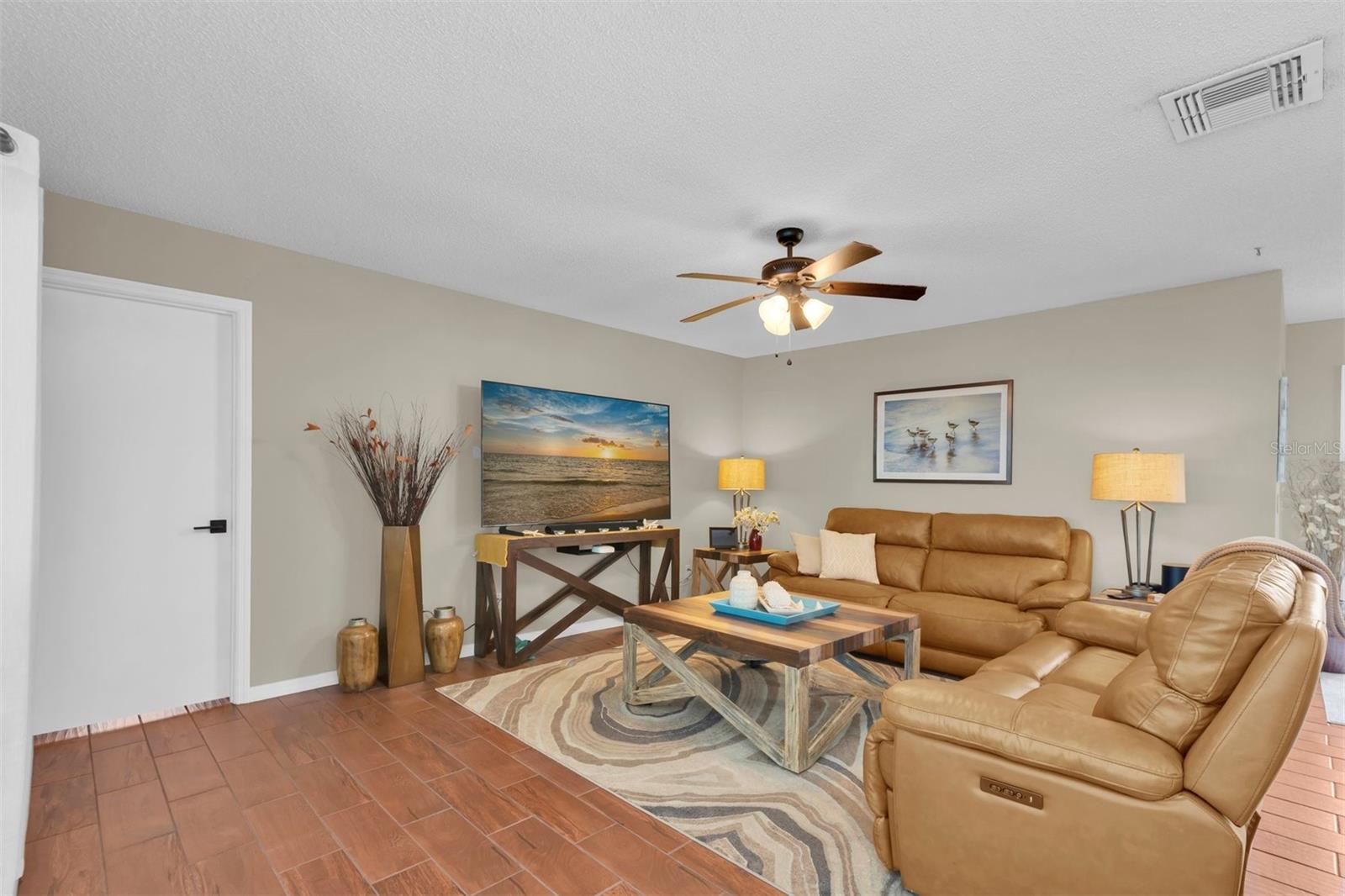 207 Amesbury Cir Property Photo 8
