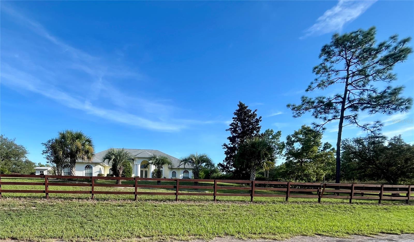 3920 N Stirrup Dr Property Photo 3