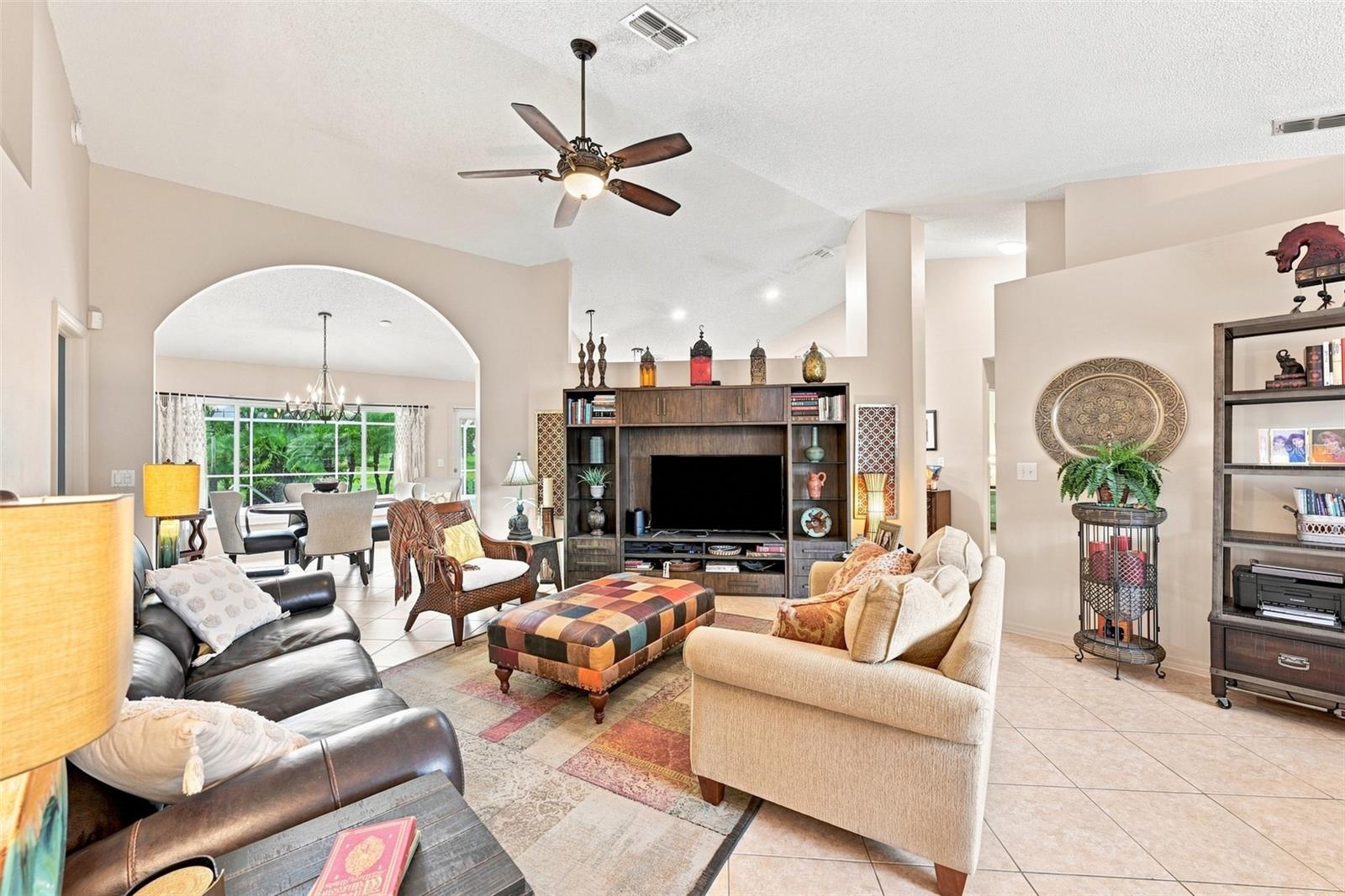 308 Caloosa Palms Ct Property Photo 6