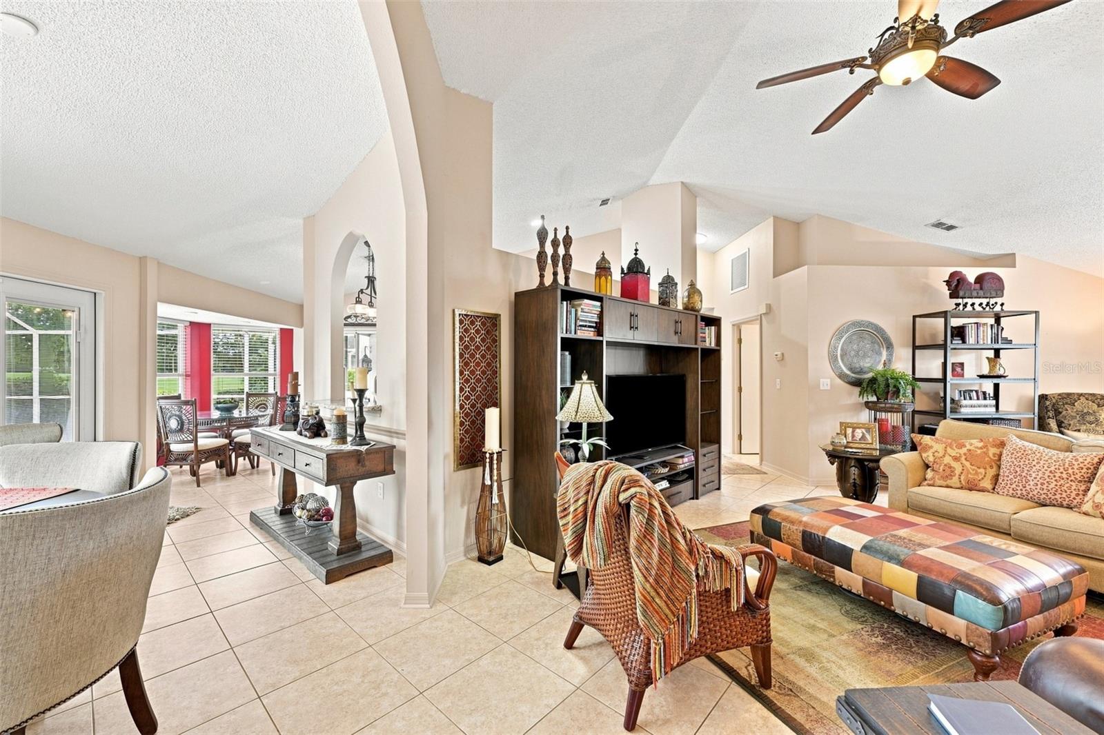 308 Caloosa Palms Ct Property Photo 11