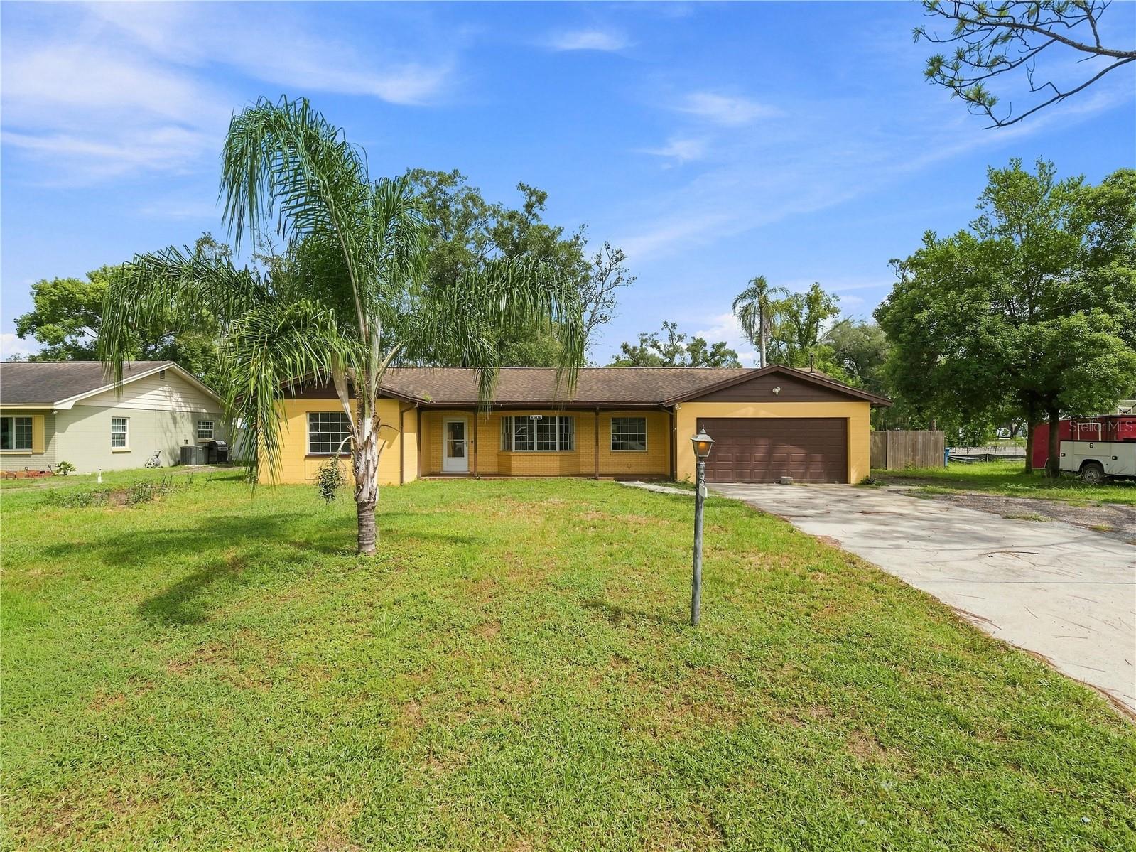 8906 E Lanway Dr Property Photo 2
