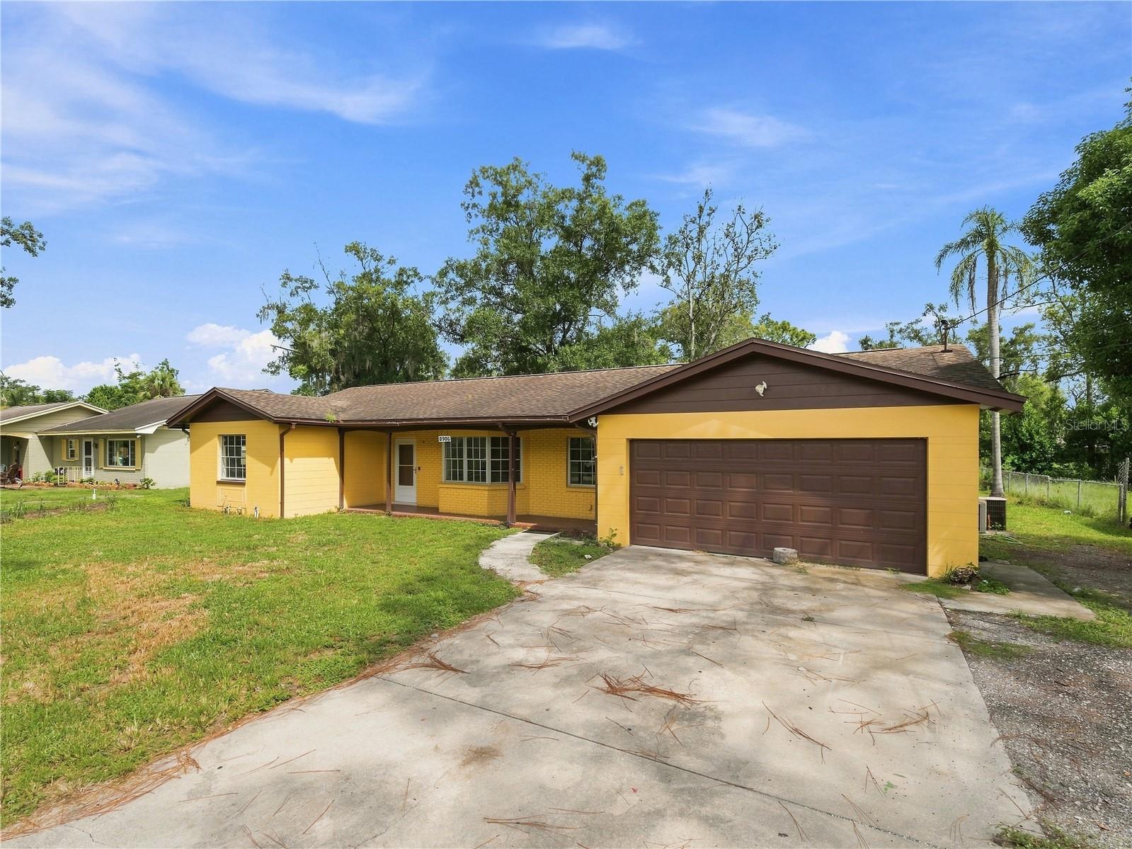 8906 E Lanway Dr Property Photo 3